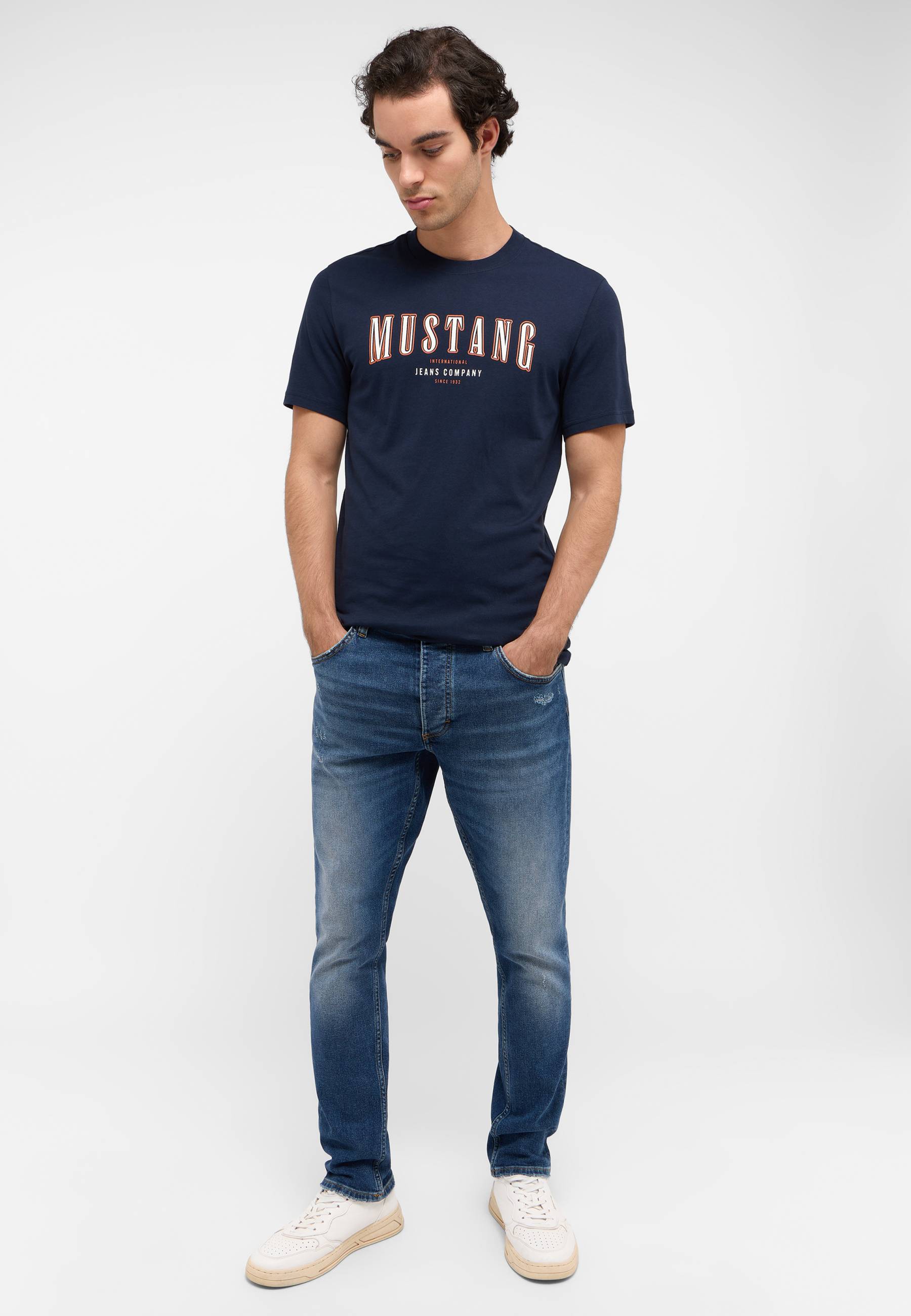 Hosen, T-shirt, Jeans, Hemd, Person