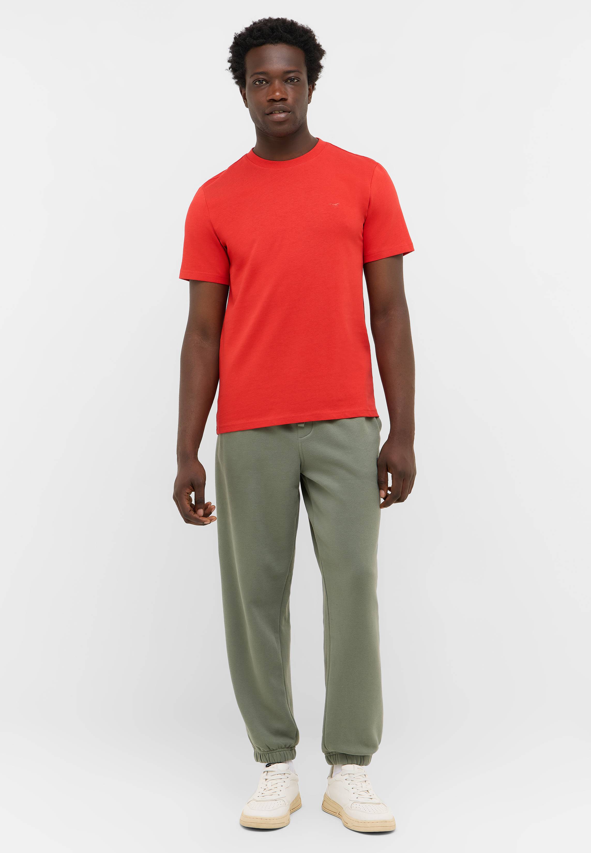 T-shirt, Person, Stehend, Hosen, Ärmel