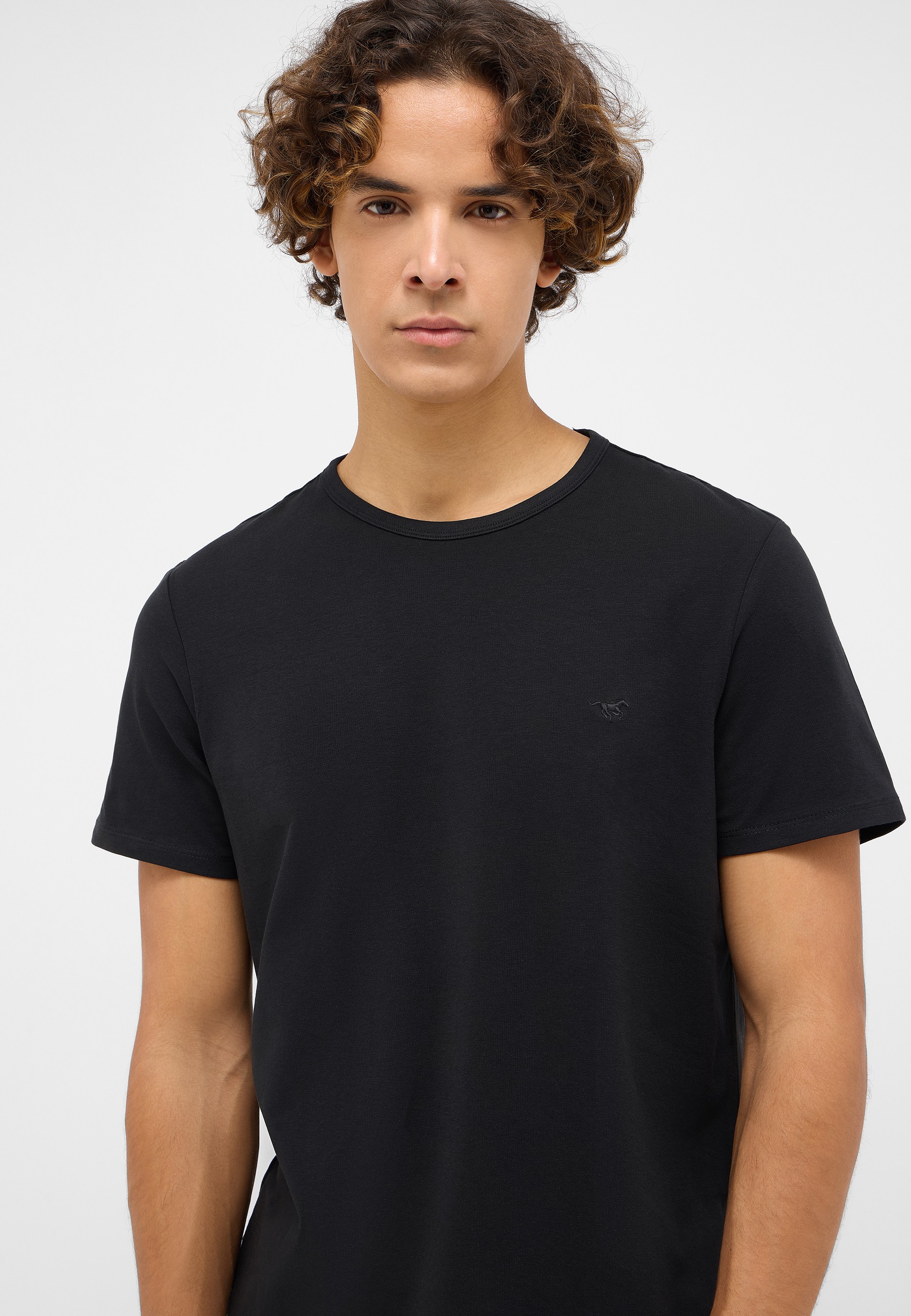 Bekleidung, T-shirt, Ärmel, Person