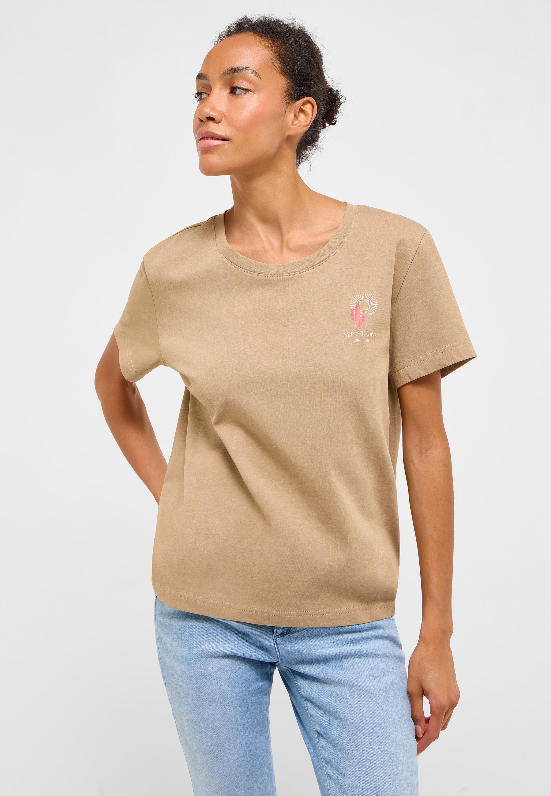 T-shirt, Bluse, Jeans, Person, Frau