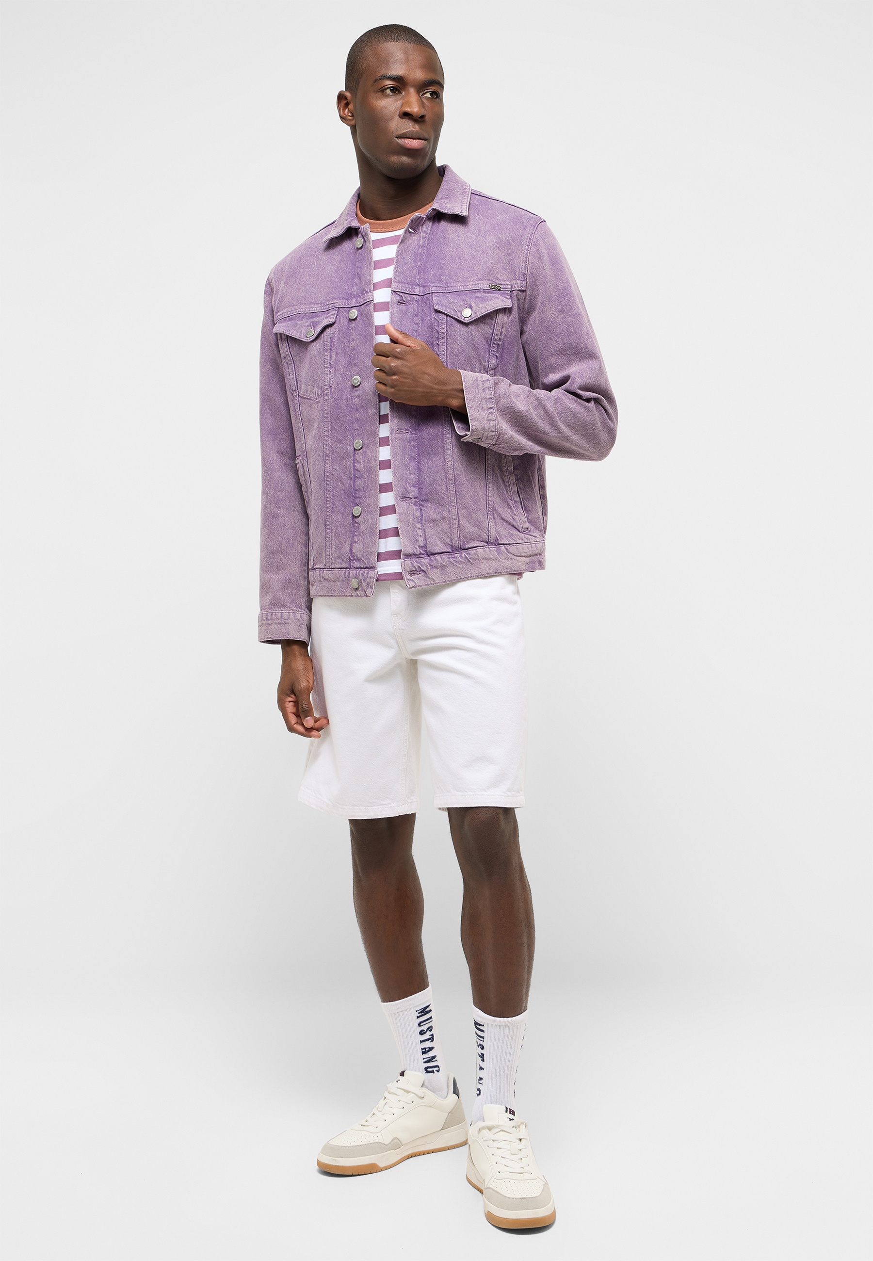 Corduroy-Jacke, Denim-Jacke, Lila, Langarm, Weiße Shorts