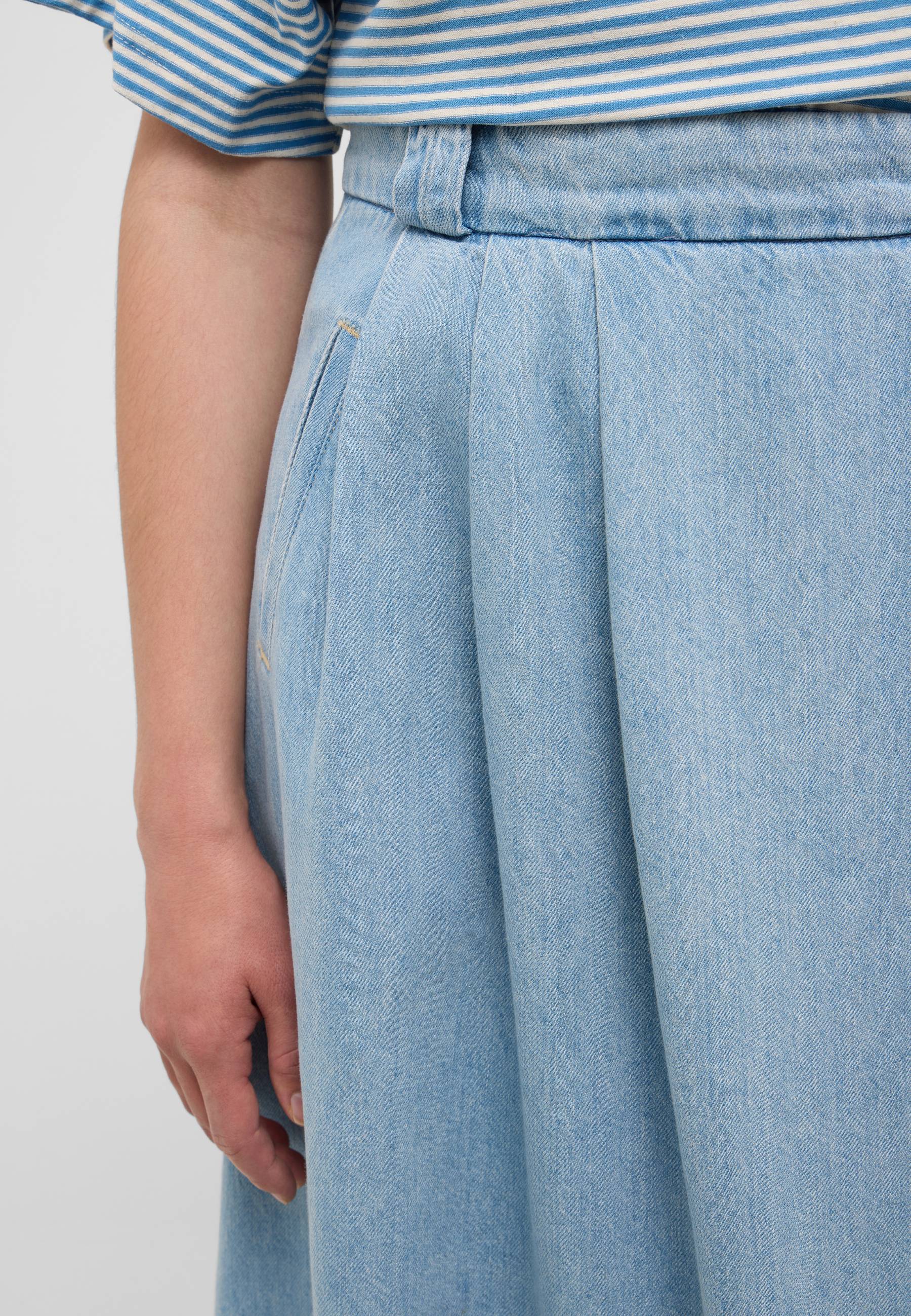 Bekleidung, Hosen, Jeans, Rock, Person