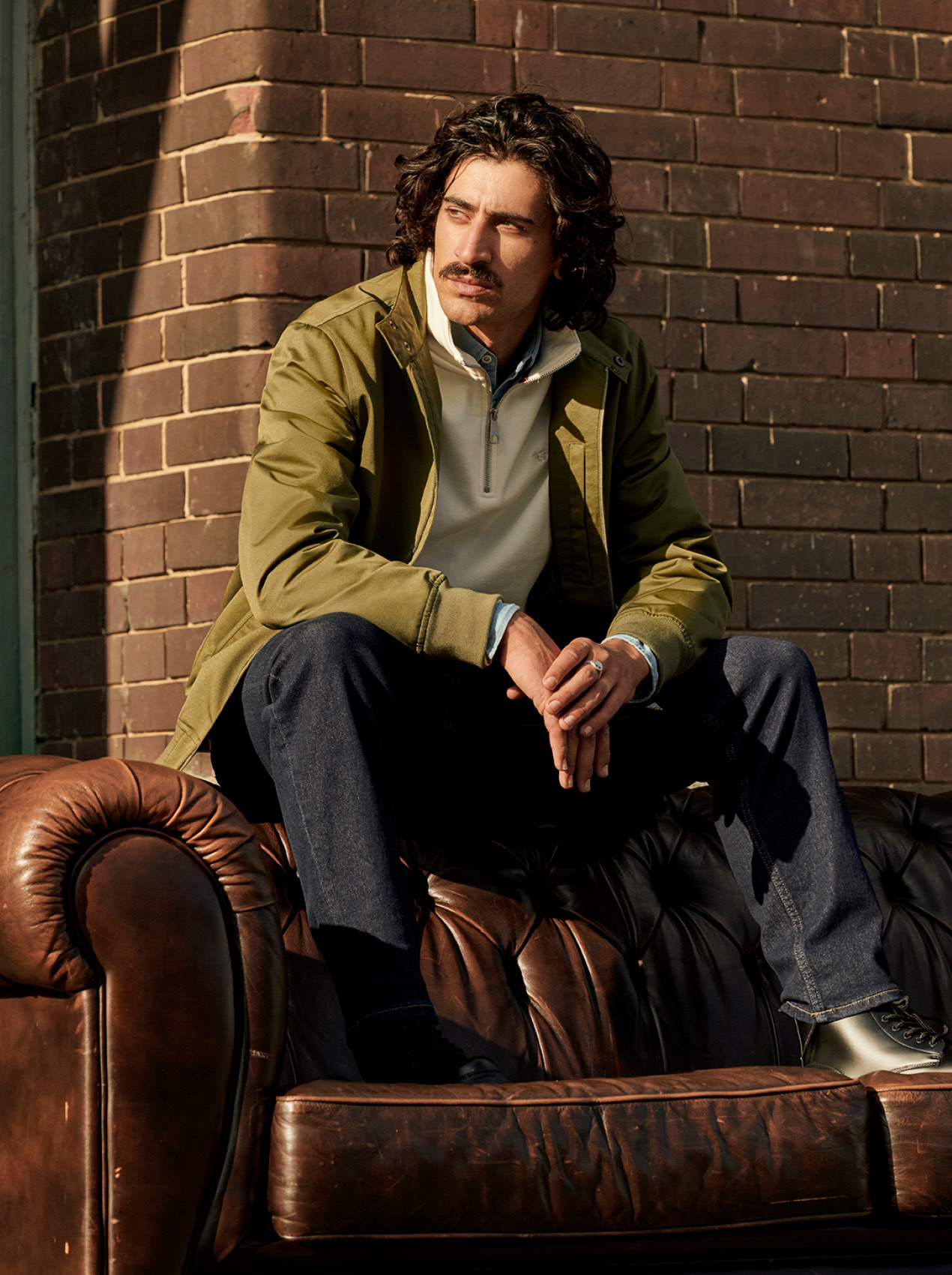 Couch, Mobiliar, Person, Sitzen, Mantel