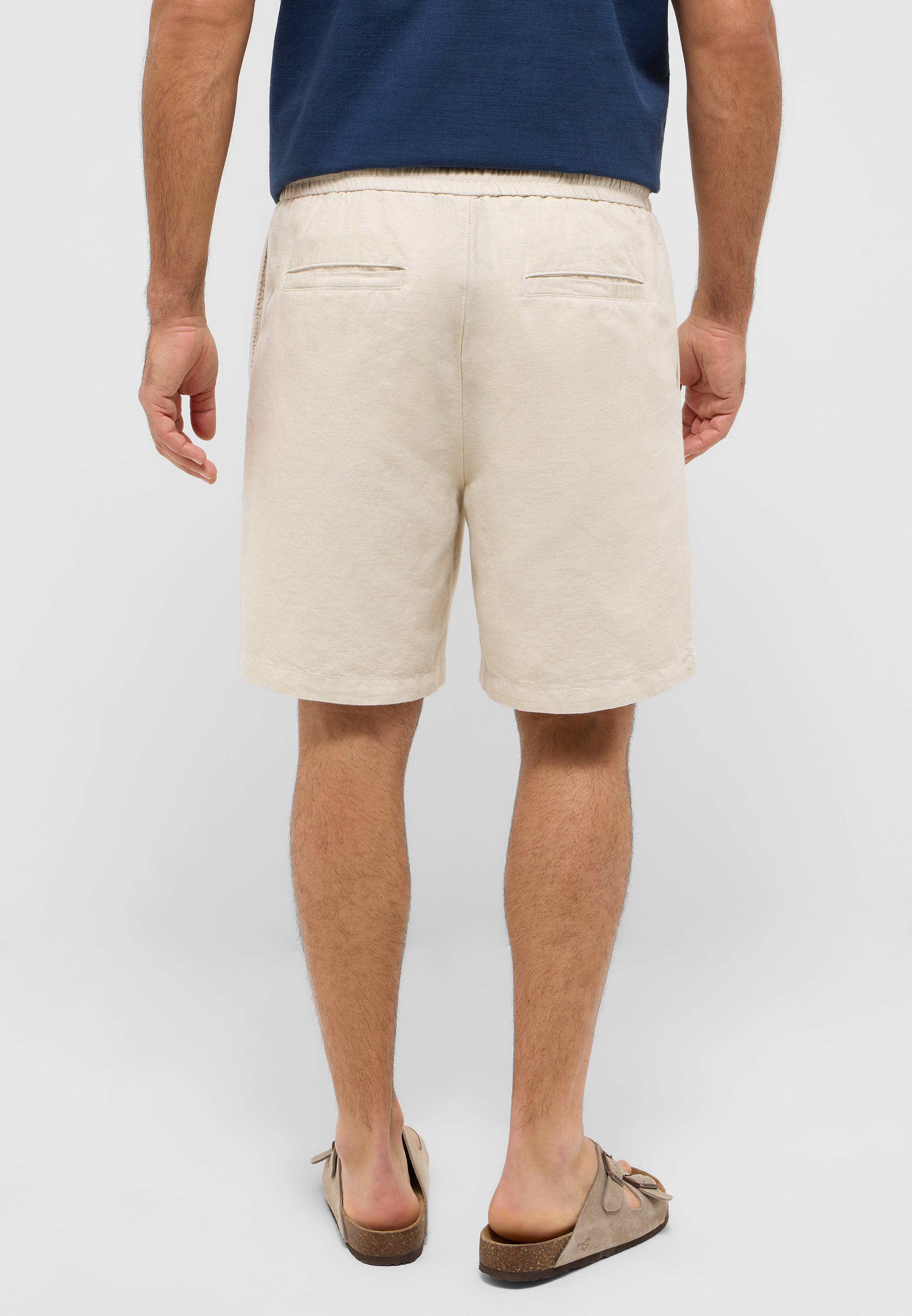 Bekleidung, Kurze Hosen, Schuhwerk, Sandale, Hoher Absatz