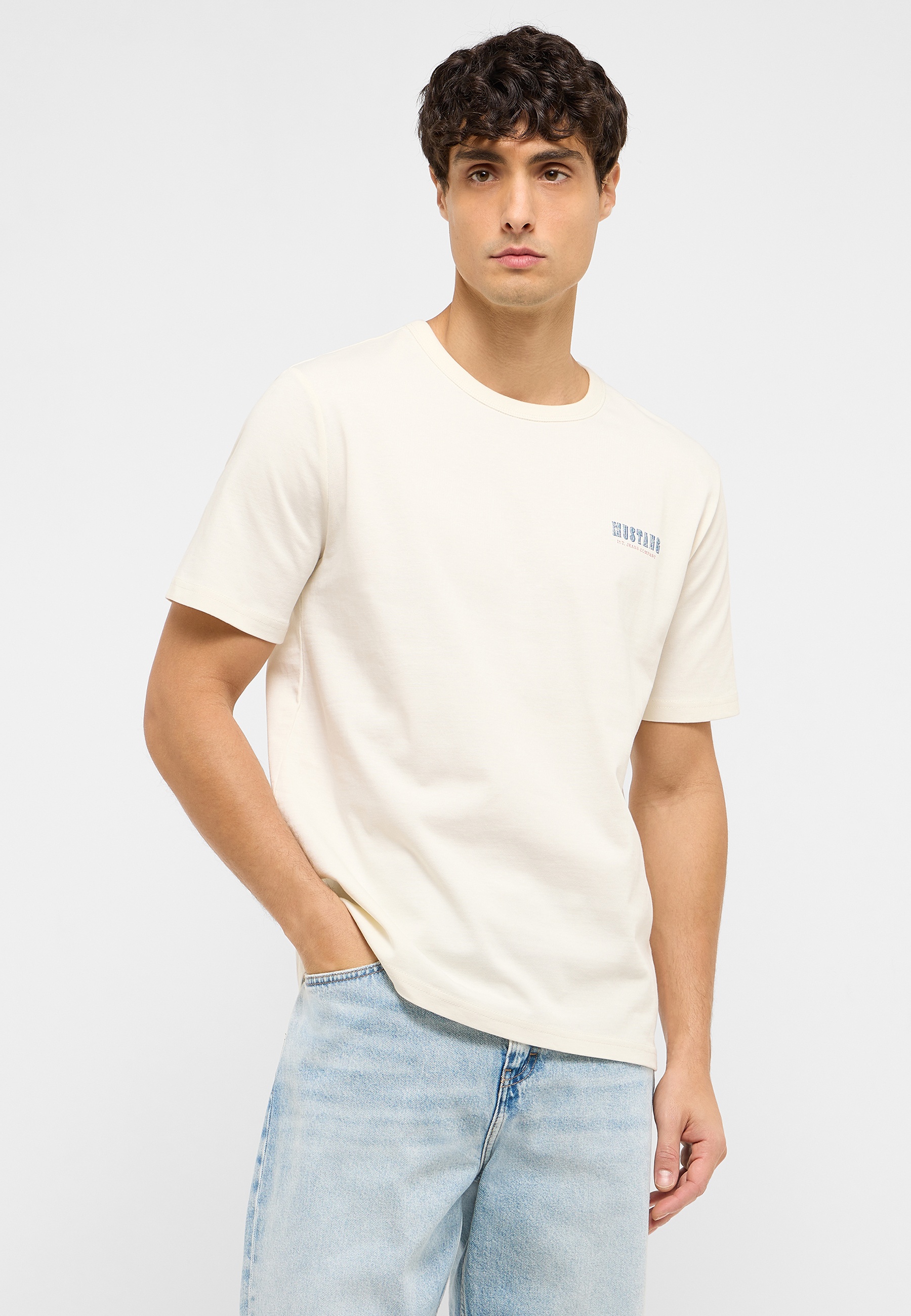 T-shirt, Person, Jeans, Hemd, Gesicht