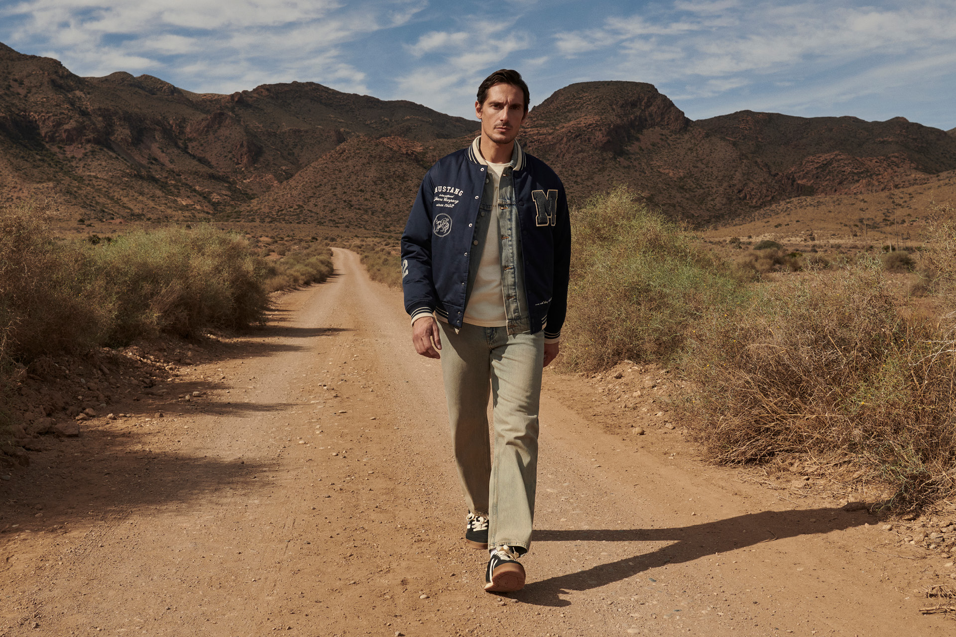 Kies, Hosen, Person, Stehend, Jacke