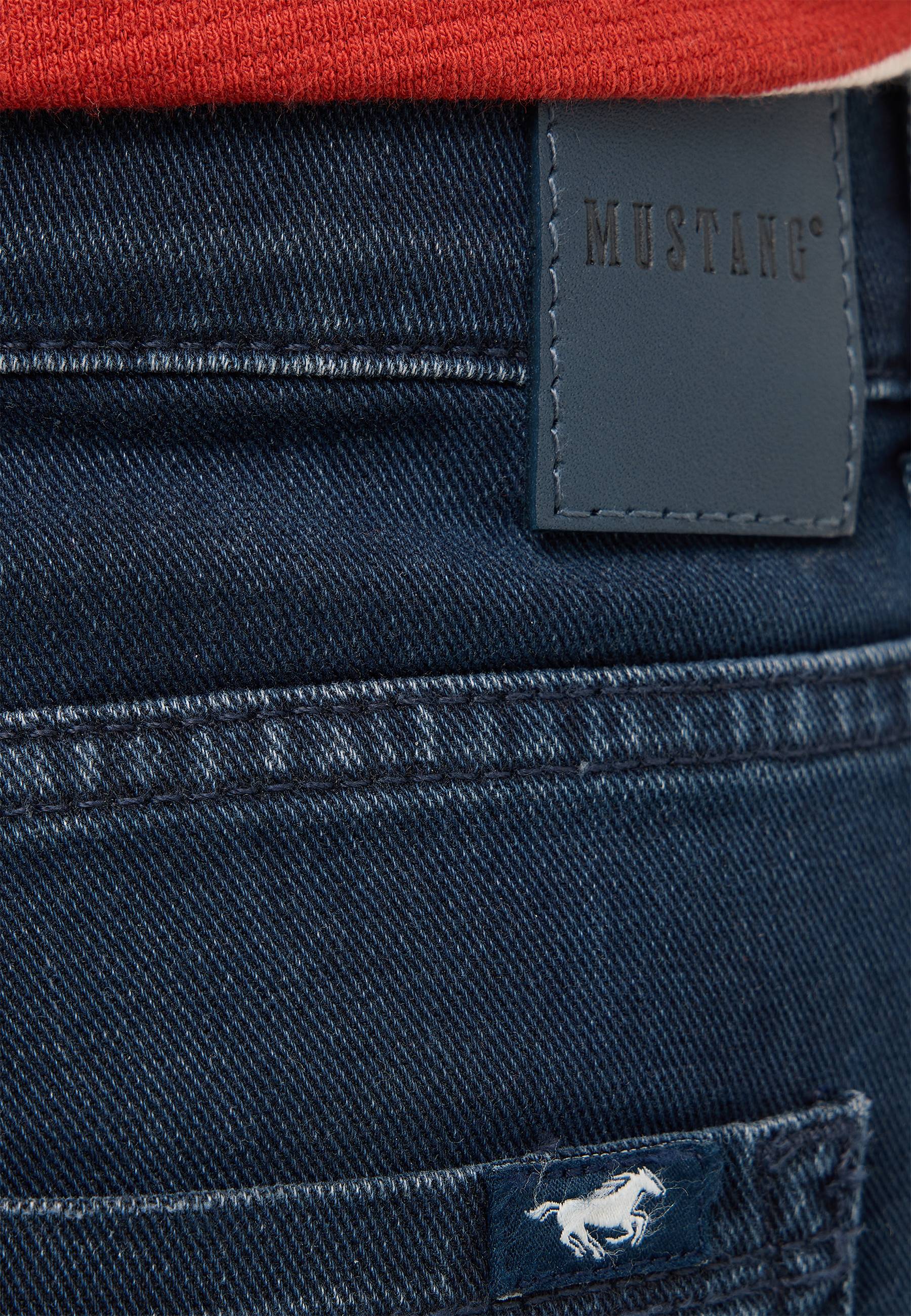 Jeans, Denim, Blau, Gürtelschlaufe, Markenlabel