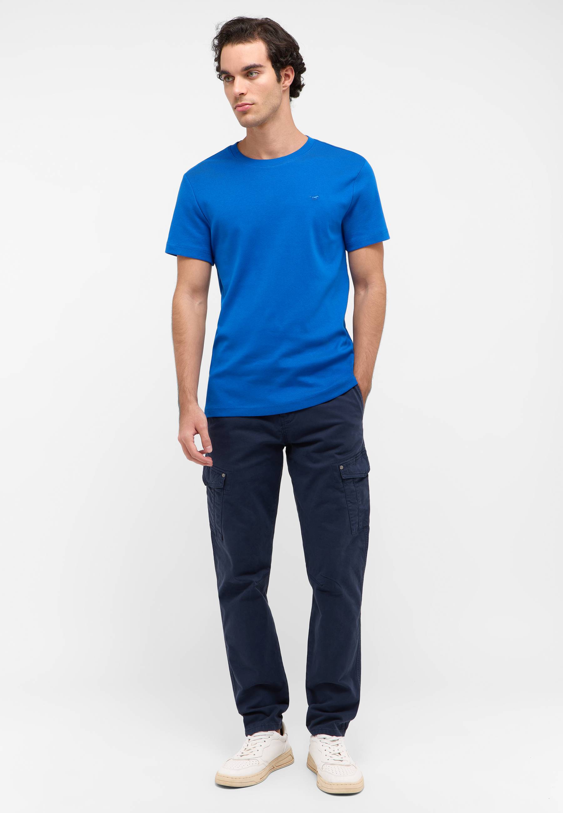 T-shirt, Hosen, Erwachsener, Mann, Person