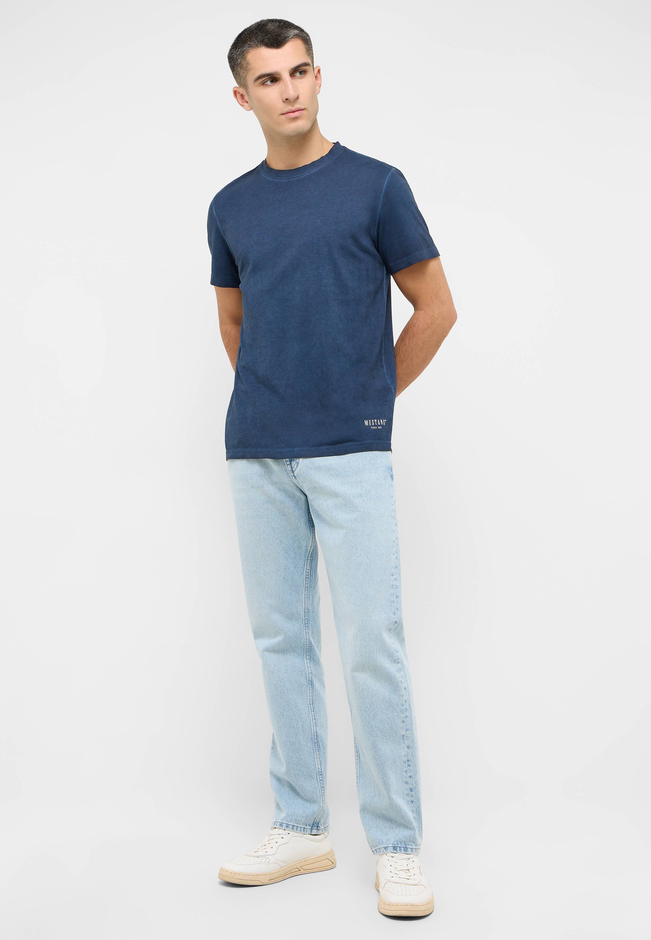 Hosen, T-shirt, Person, Stehend, Mann