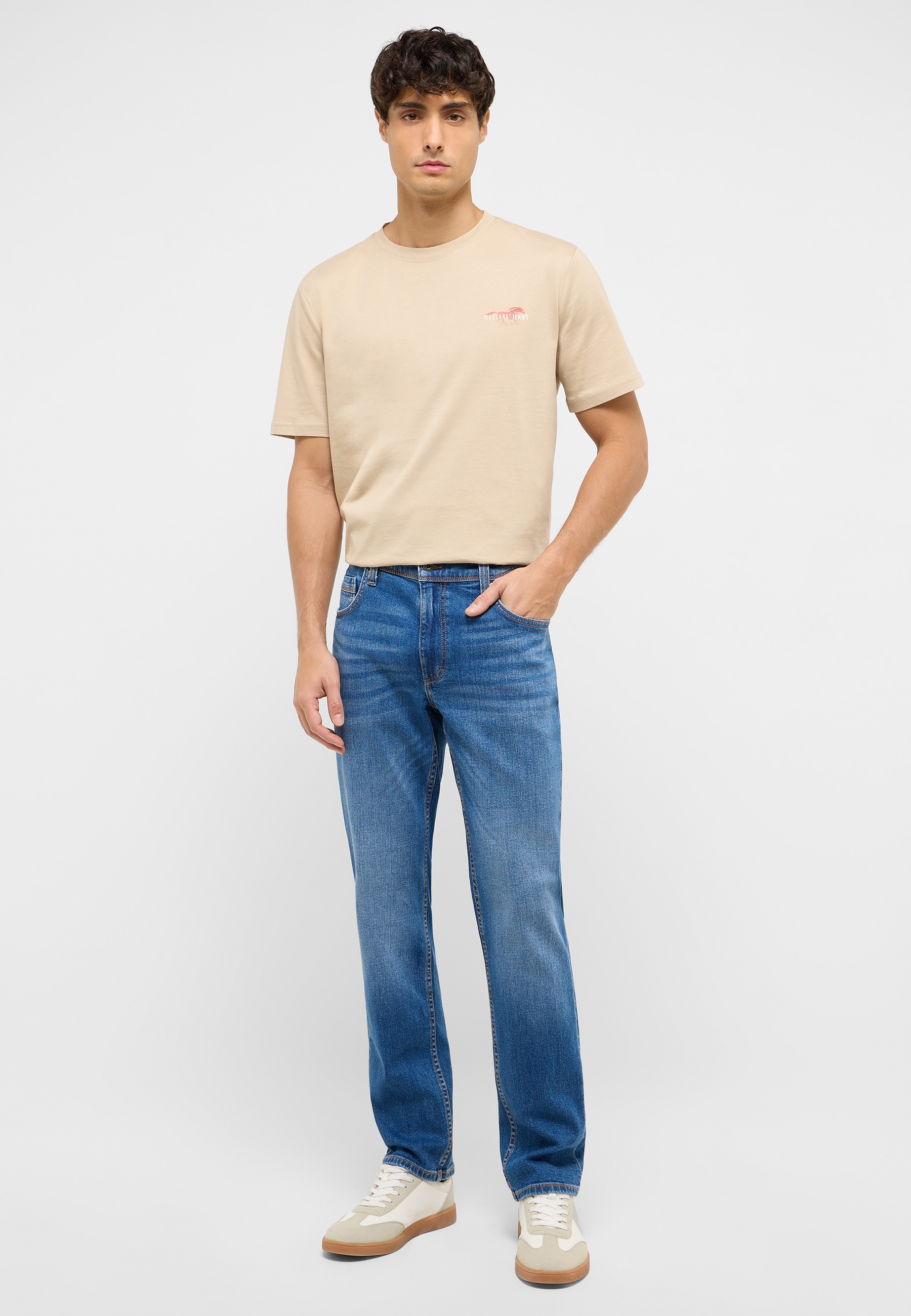 Bekleidung, Hosen, T-shirt, Jeans, Person