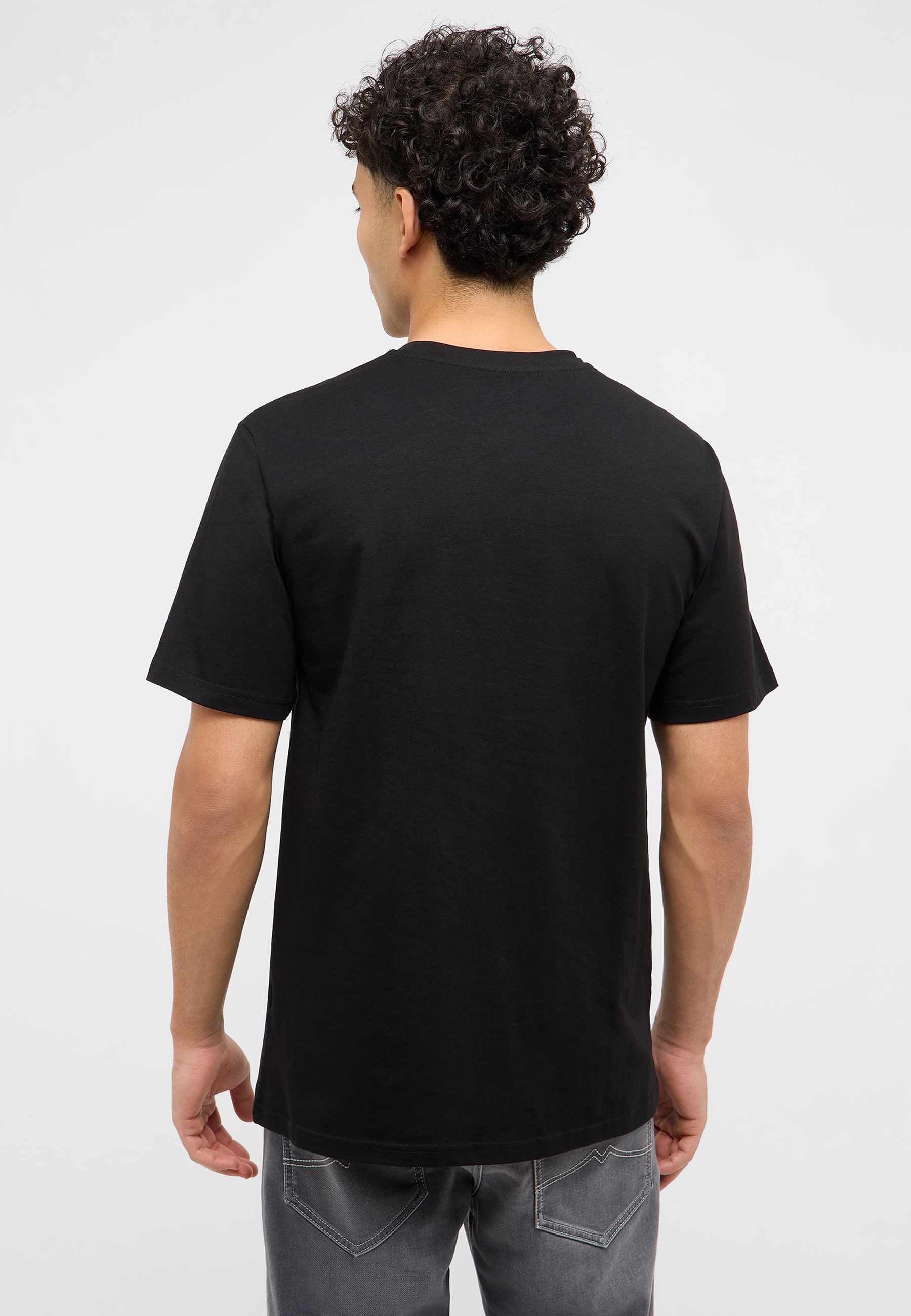 T-shirt, Jeans, Erwachsener, Mann, Person