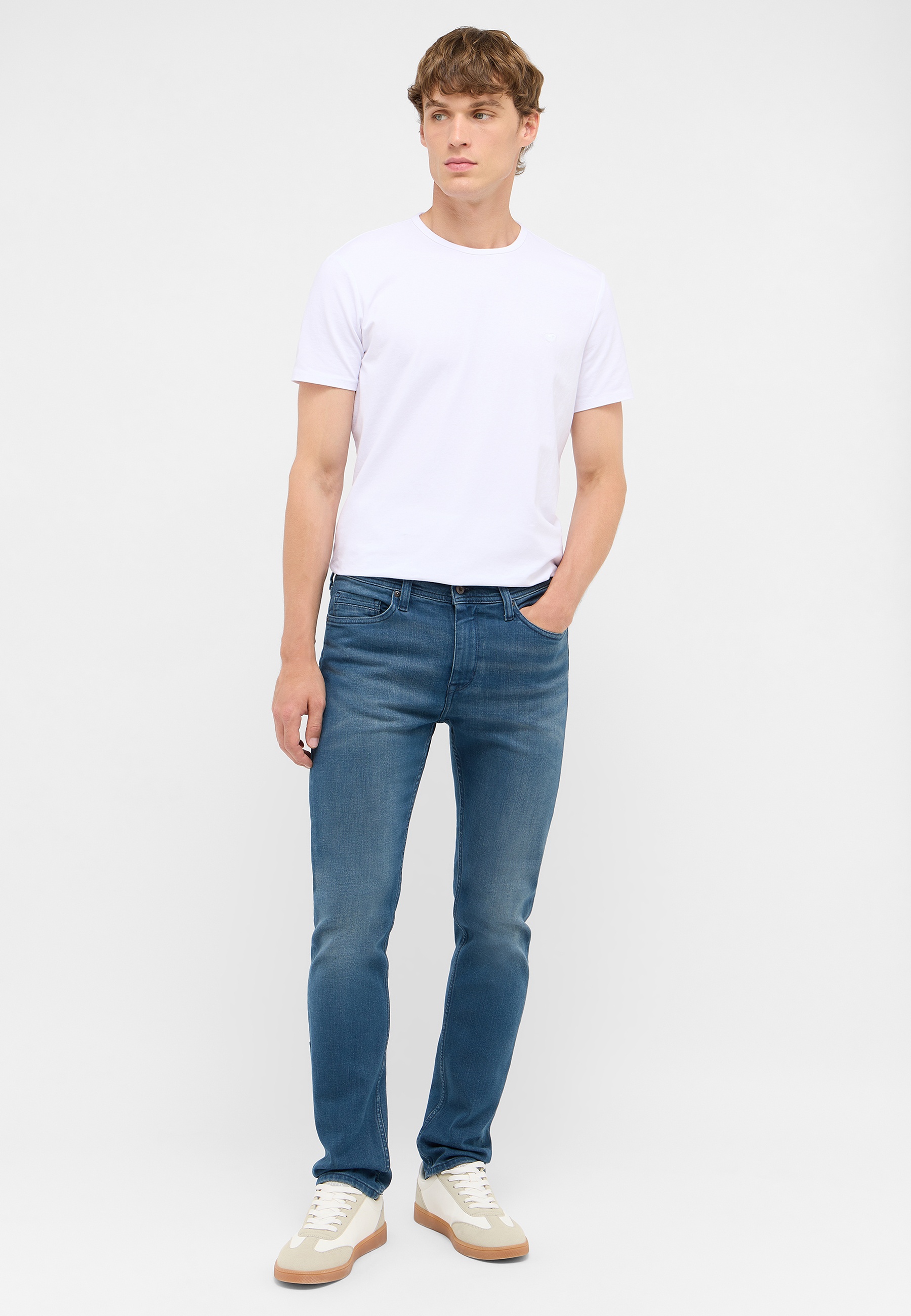 Hosen, Jeans, T-shirt, Person, Jugendlich