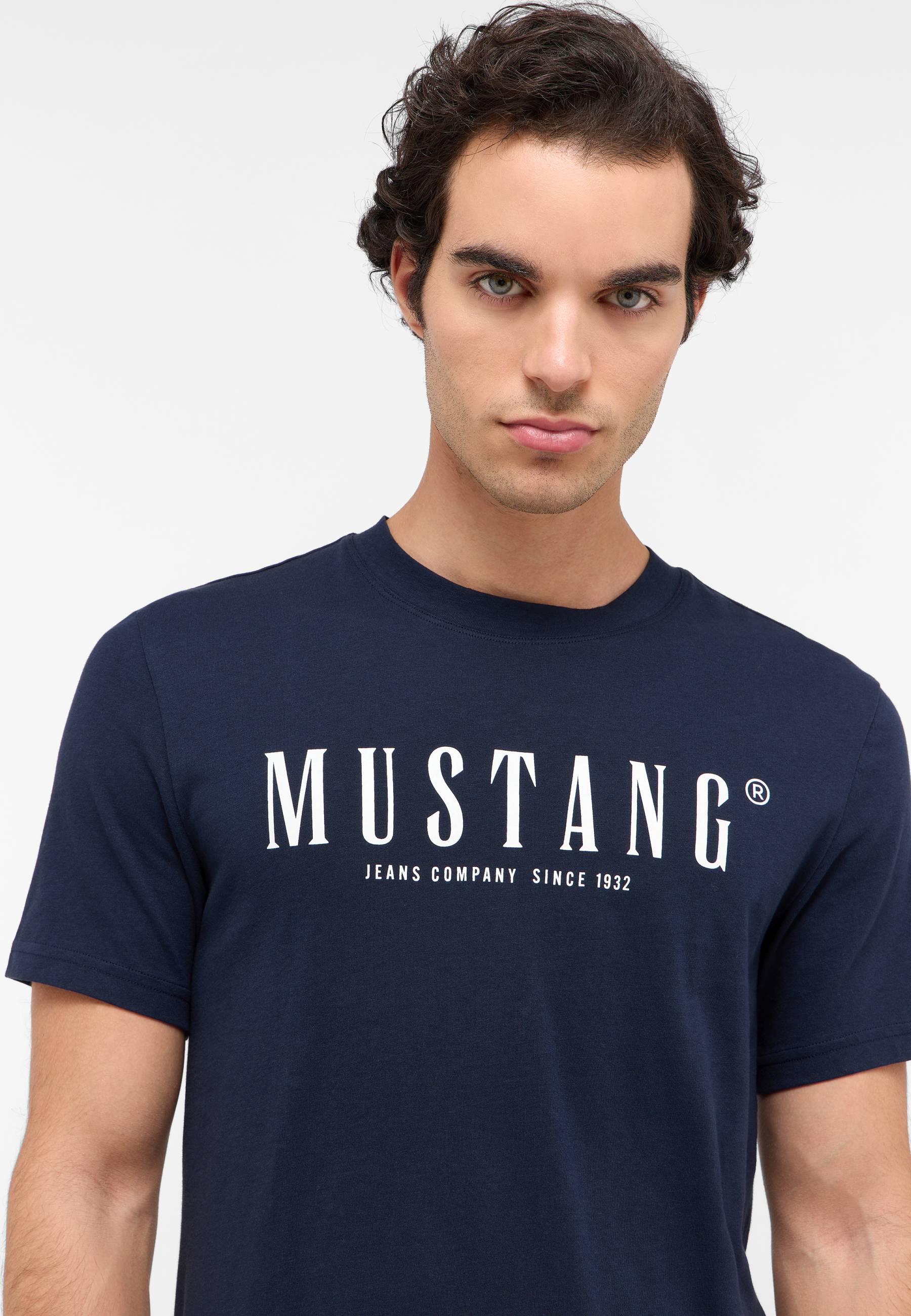 Bekleidung, T-shirt, Hemd, Gesicht, Portrait