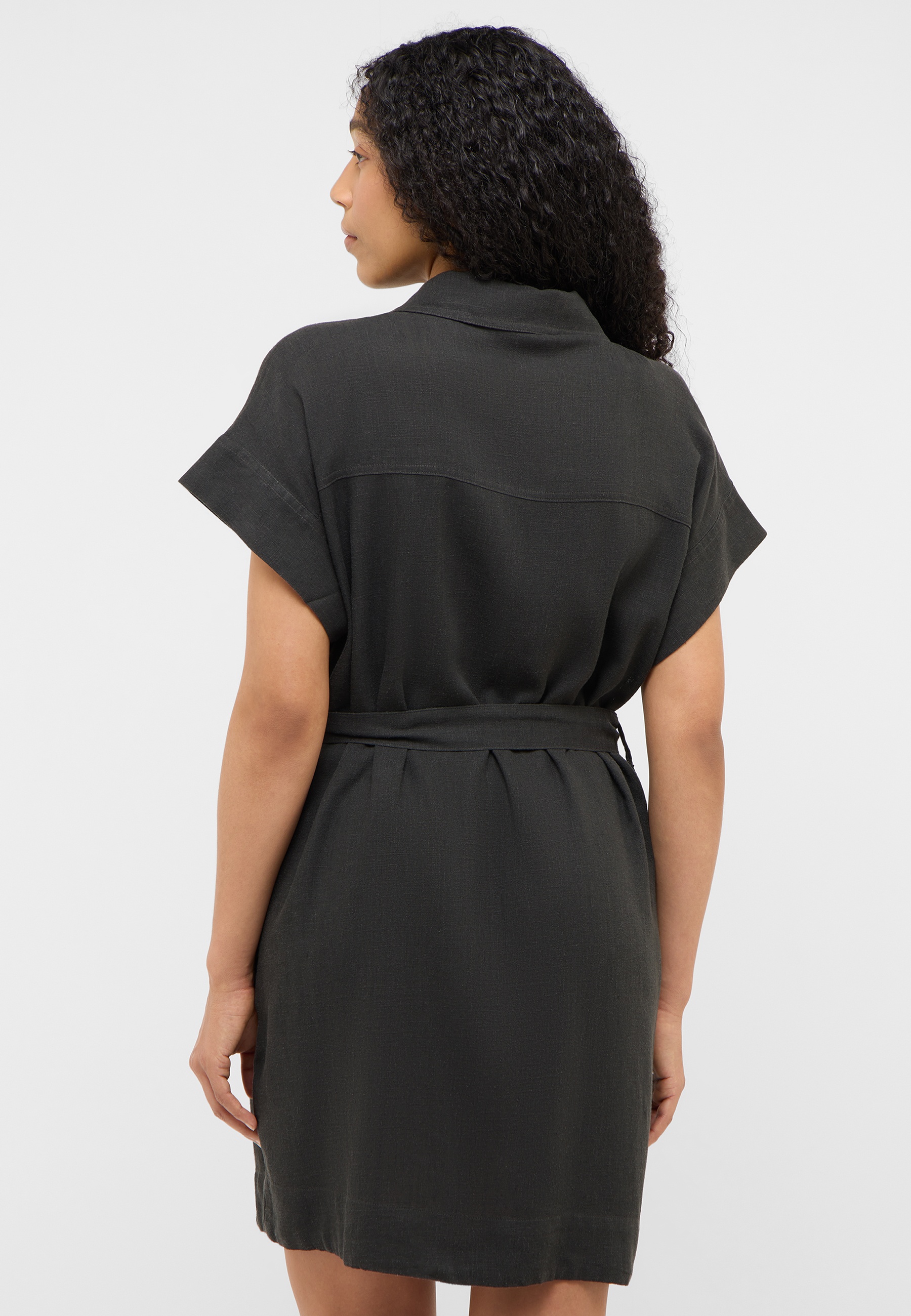 dunklerkleid, kurzes-kleid, kurzarm, taillierte-silhouette, robe-marine-ähnlich