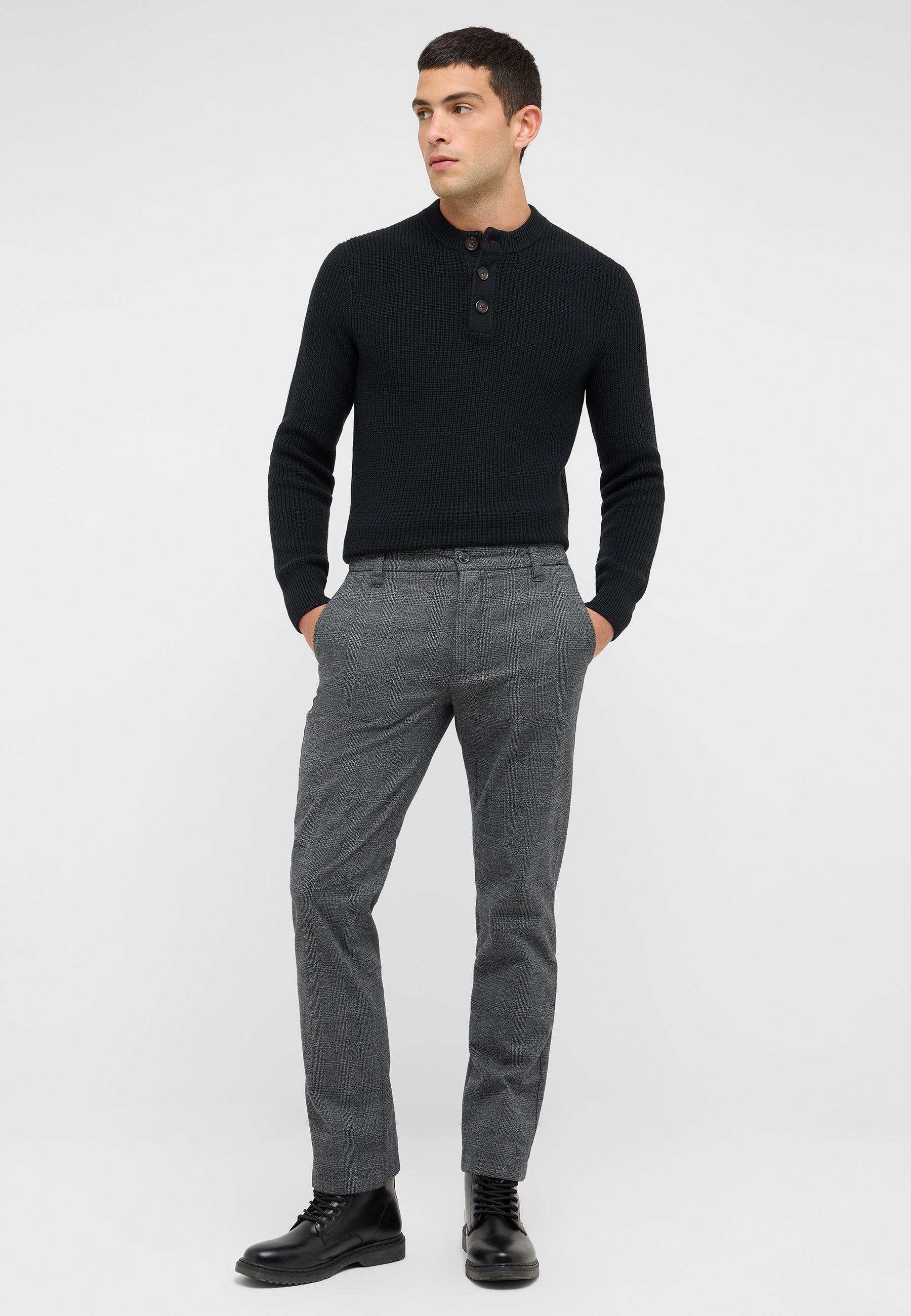 pullover, knit, longsleeve, black, crew-neck