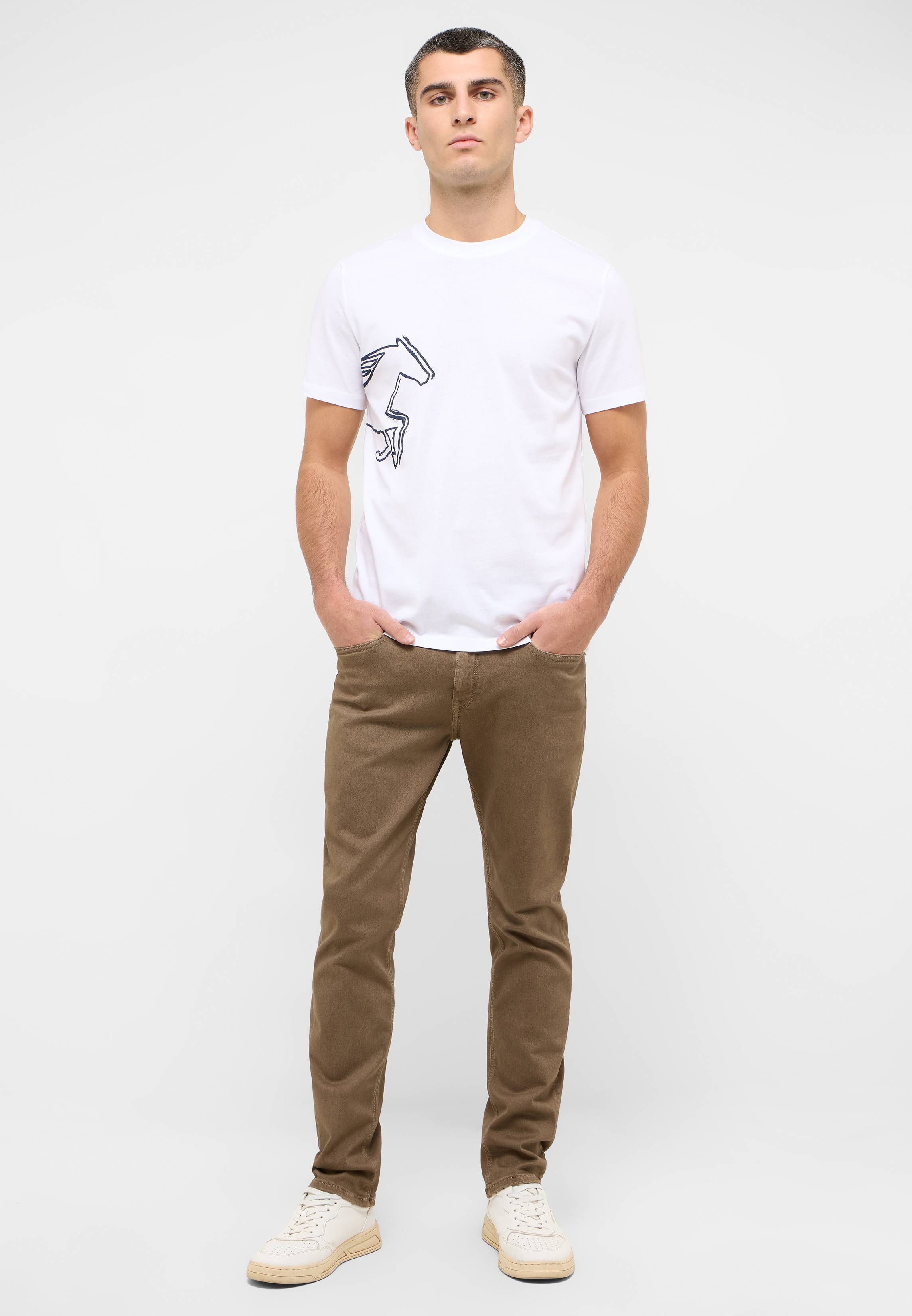 T-shirt, Person, Stehend, Erwachsener, Mann