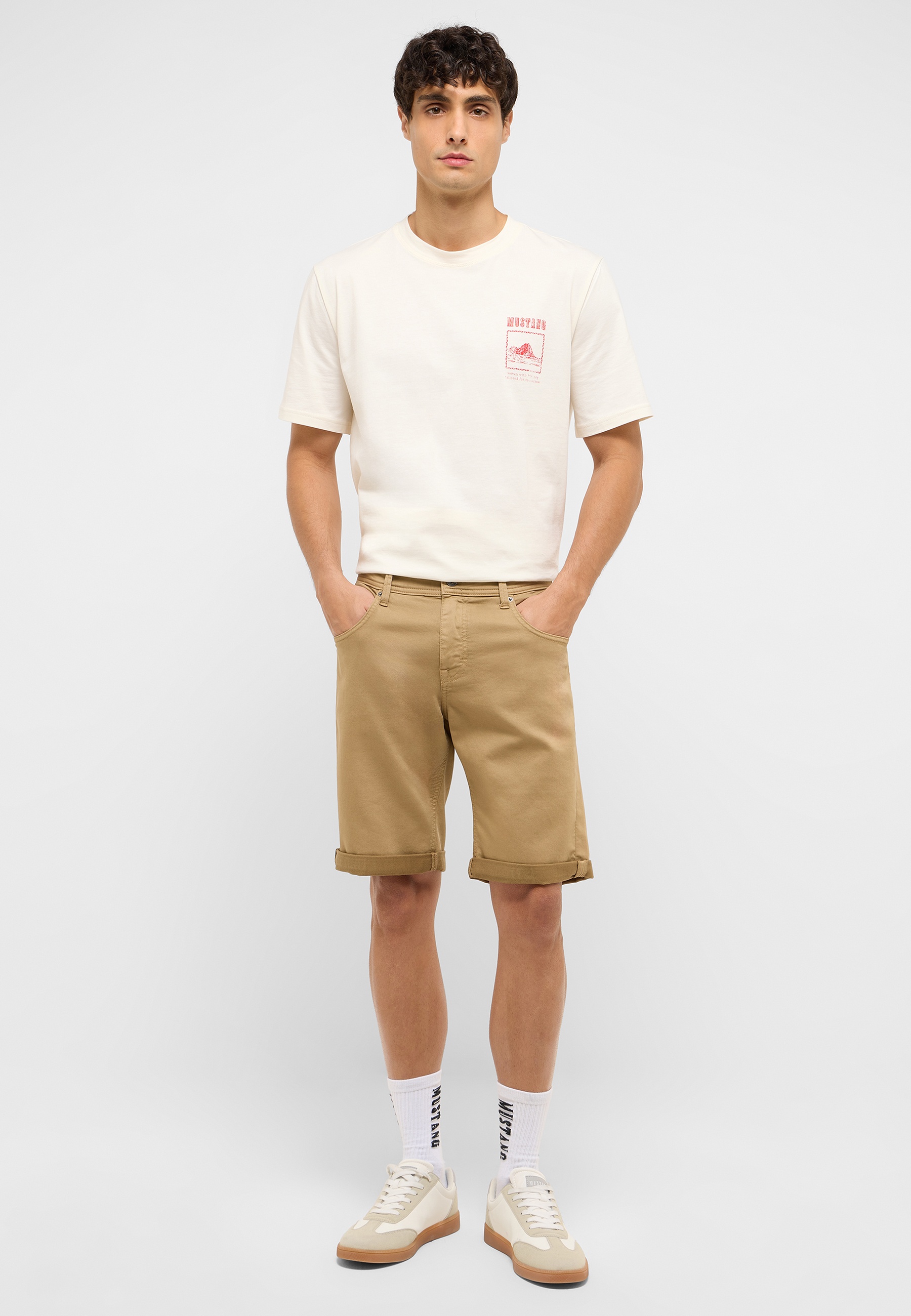 Bekleidung, Kurze Hosen, Khaki, Person, Schuh