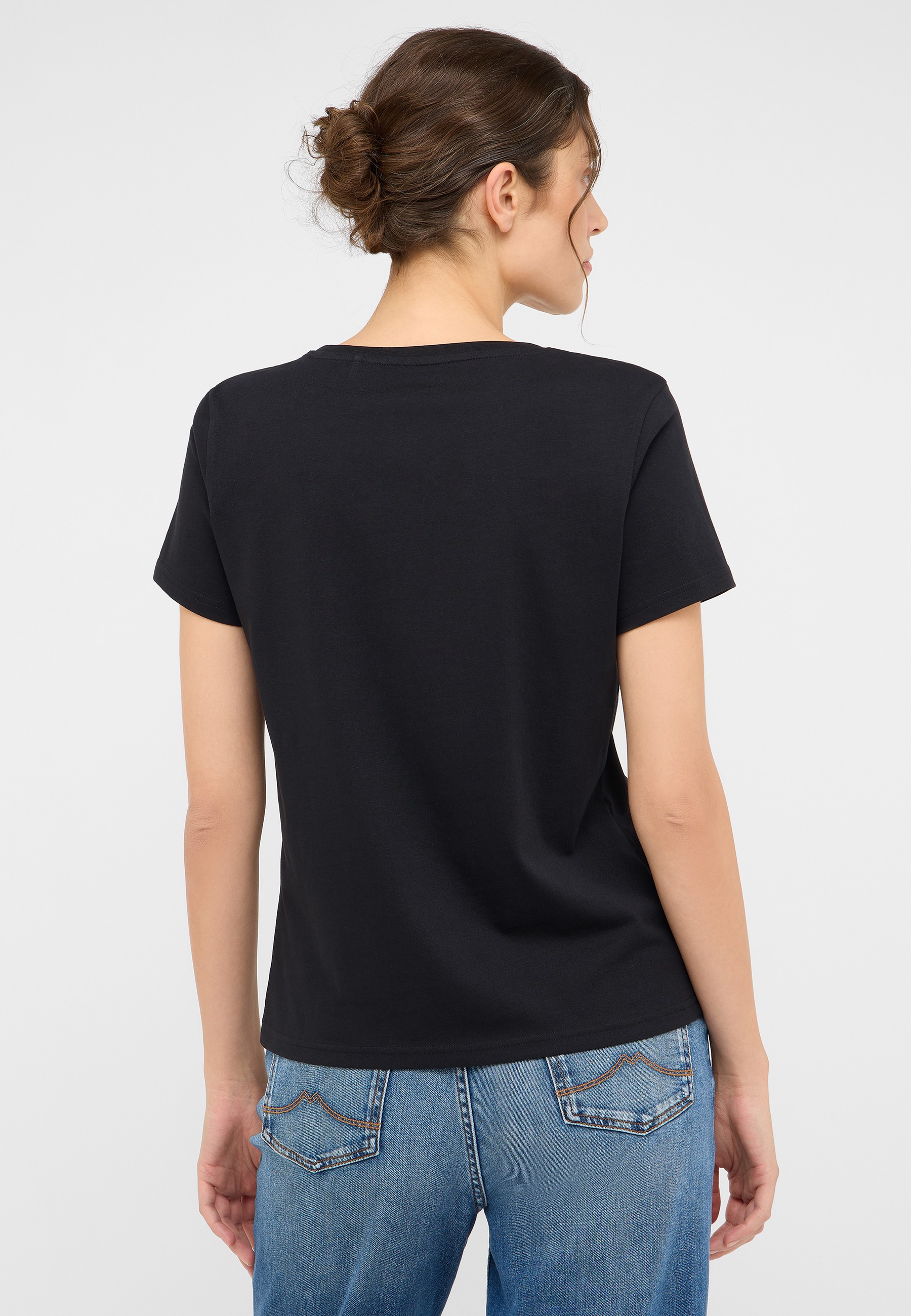 Bekleidung, T-shirt, Person, Bluse, Ärmel