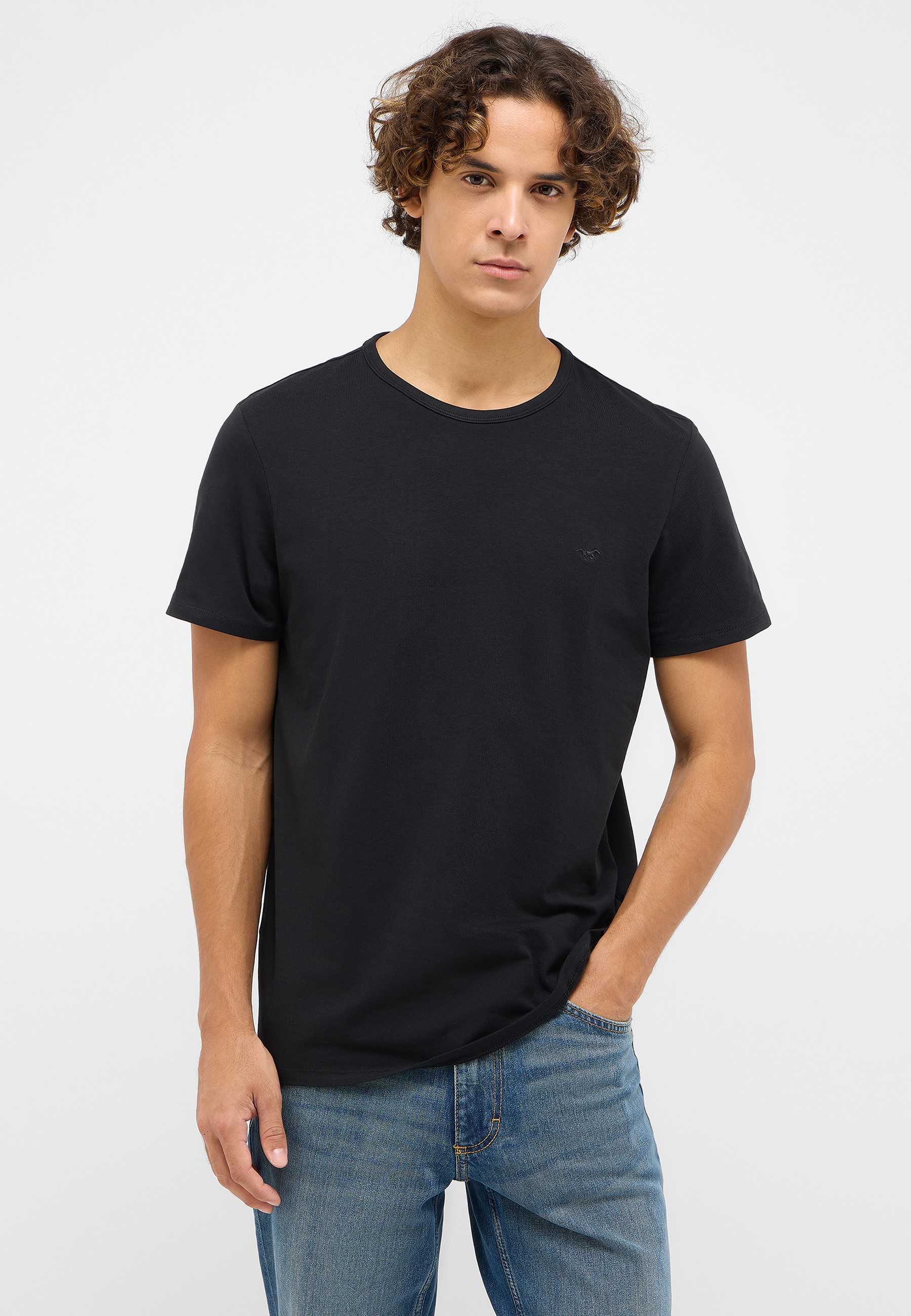 Bekleidung, T-shirt, Person, Ärmel