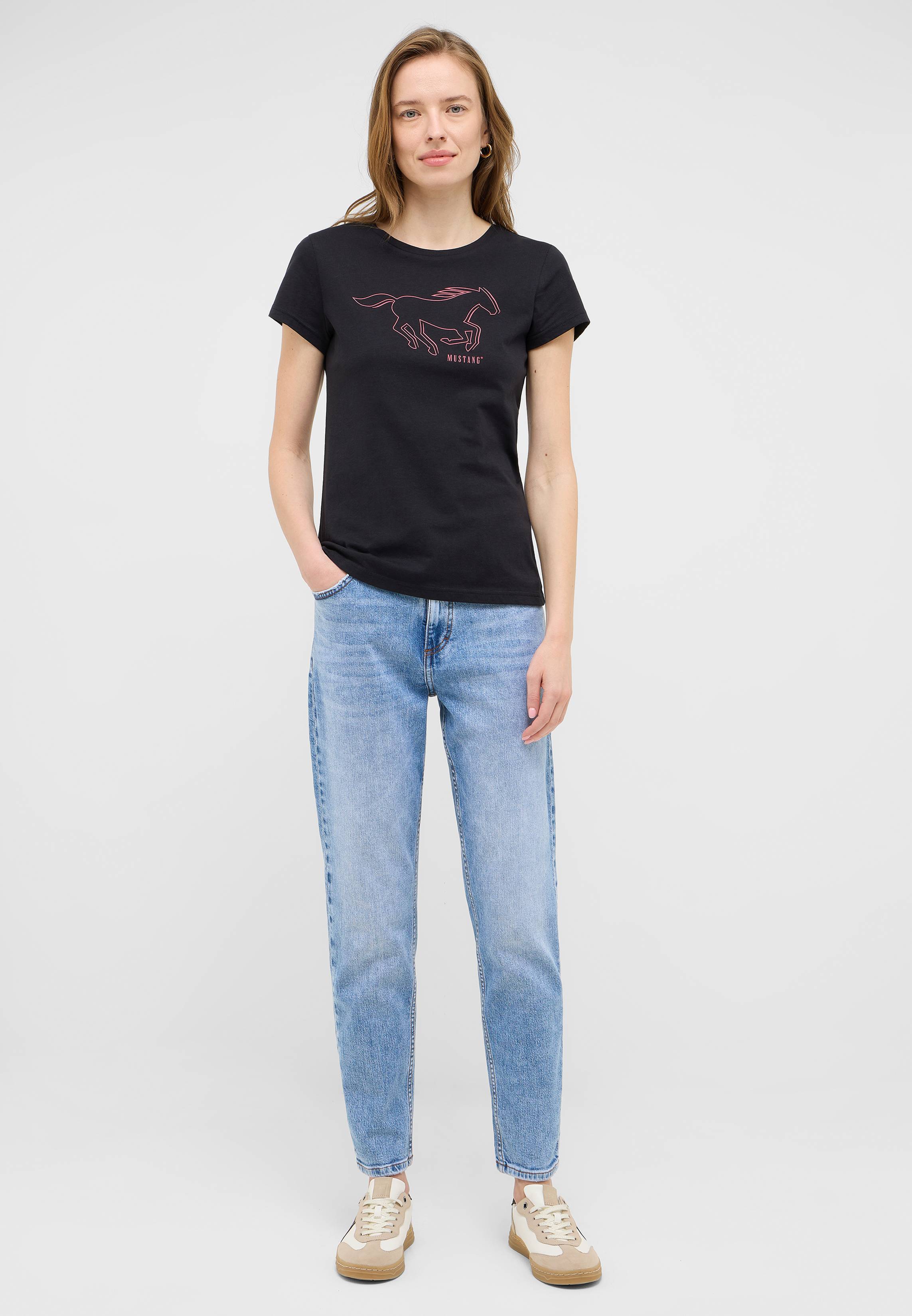 Hosen, T-shirt, Jeanshose, Person, Stehend