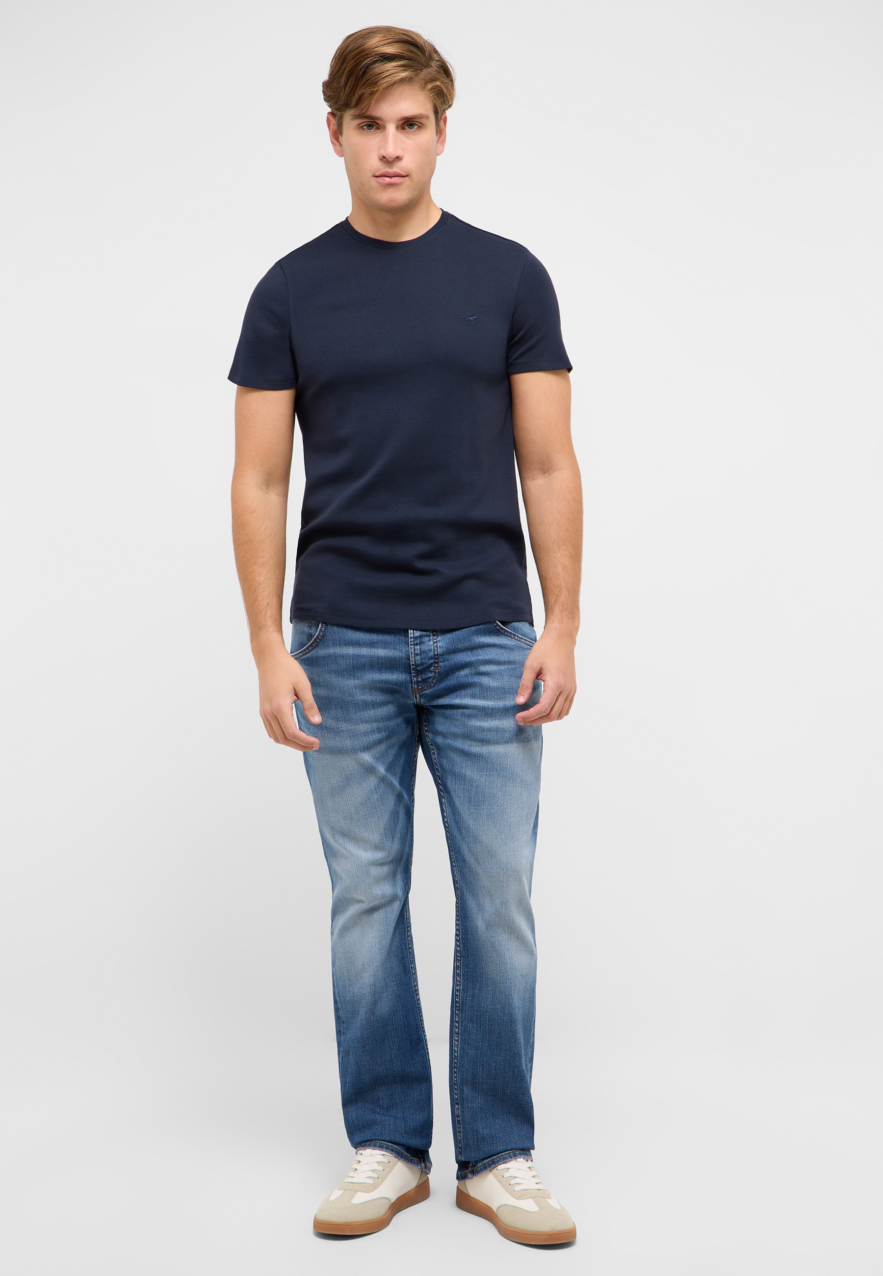 Tee-Shirt, Navy, Kurzarm, Jeans, Sneaker
