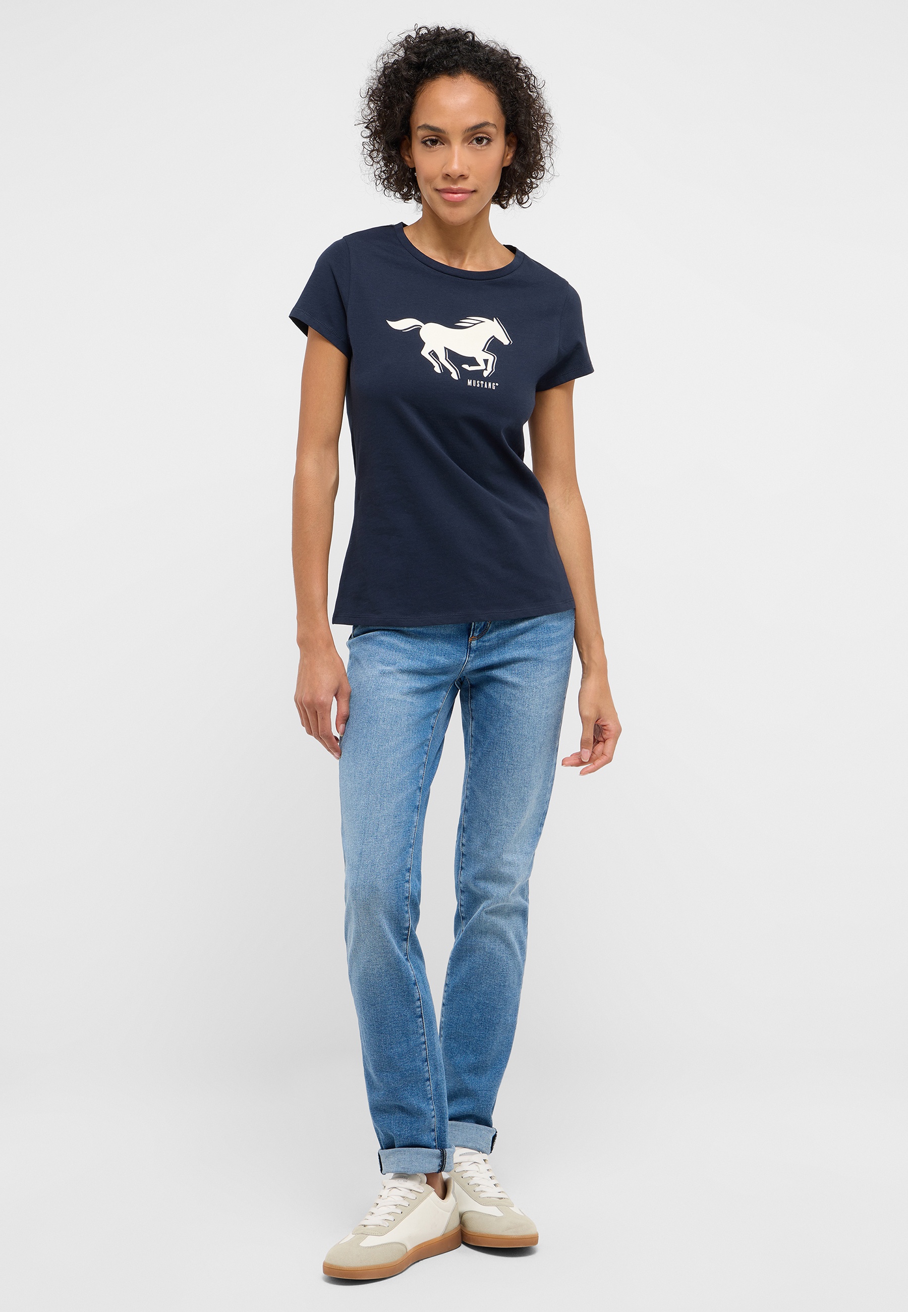 t-shirt, kurzarm, navy, Pferd Grafik, jeans