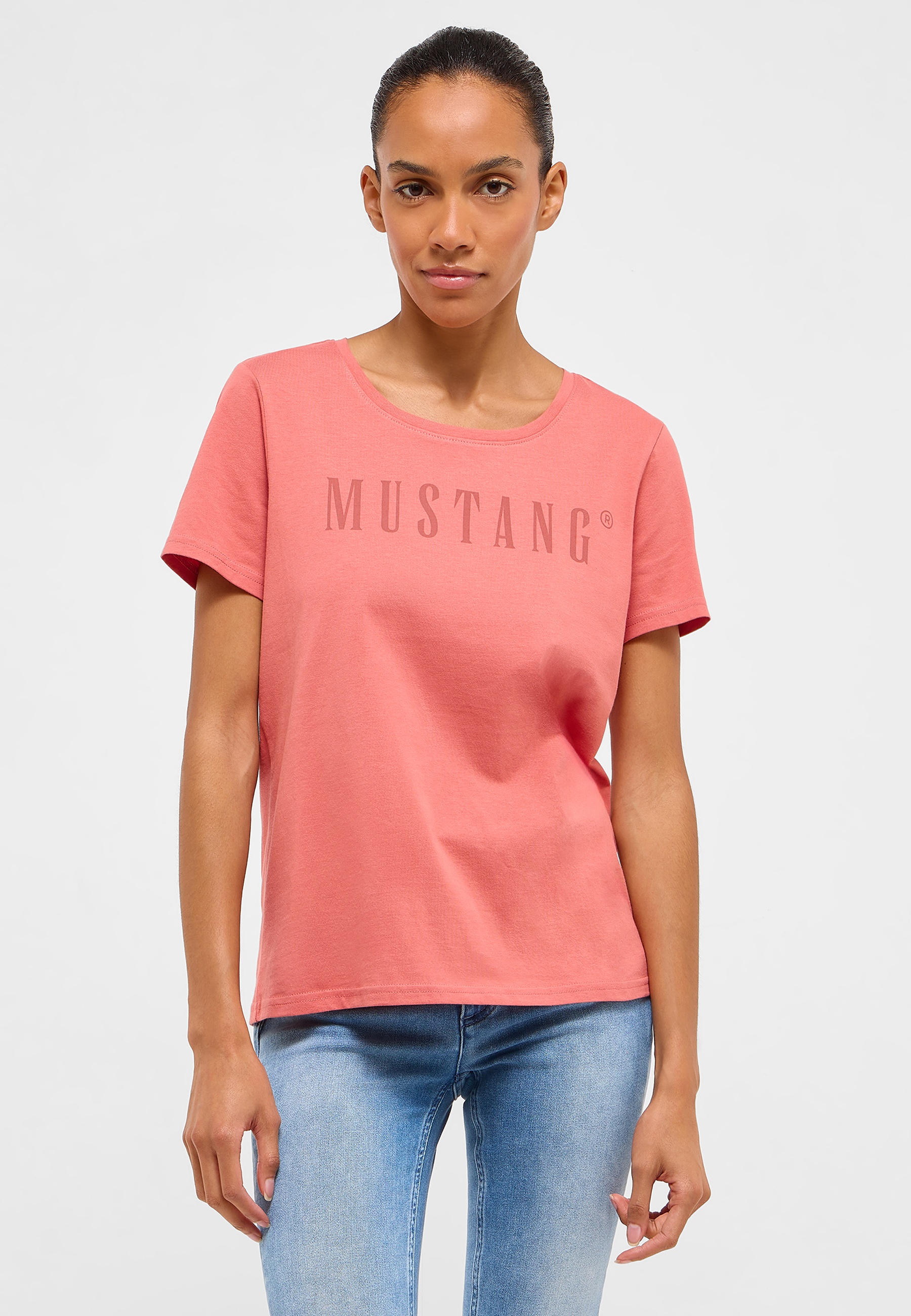 T-shirt, Jeans, Bluse, Person, Gesicht