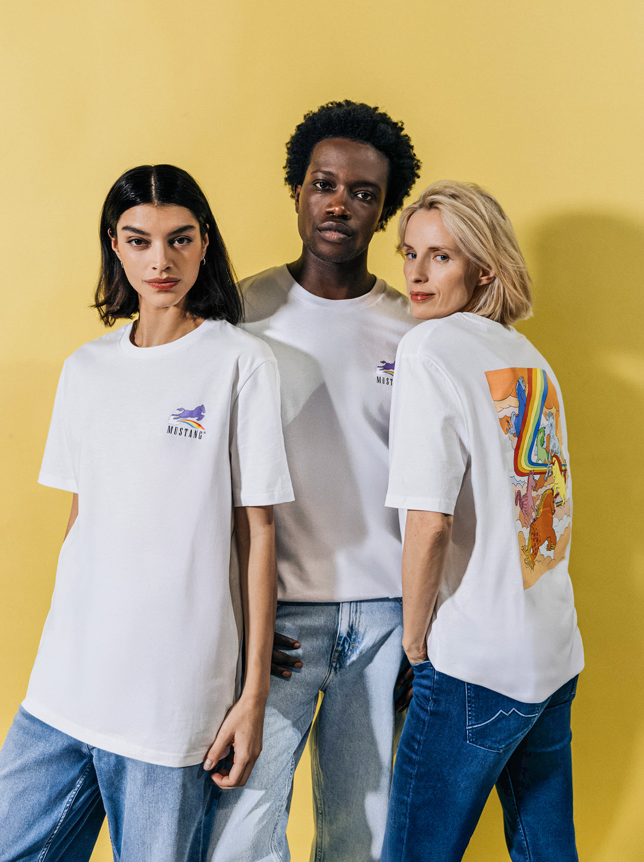 T-shirt, Person, Lächeln, Hosen, Jugendlich