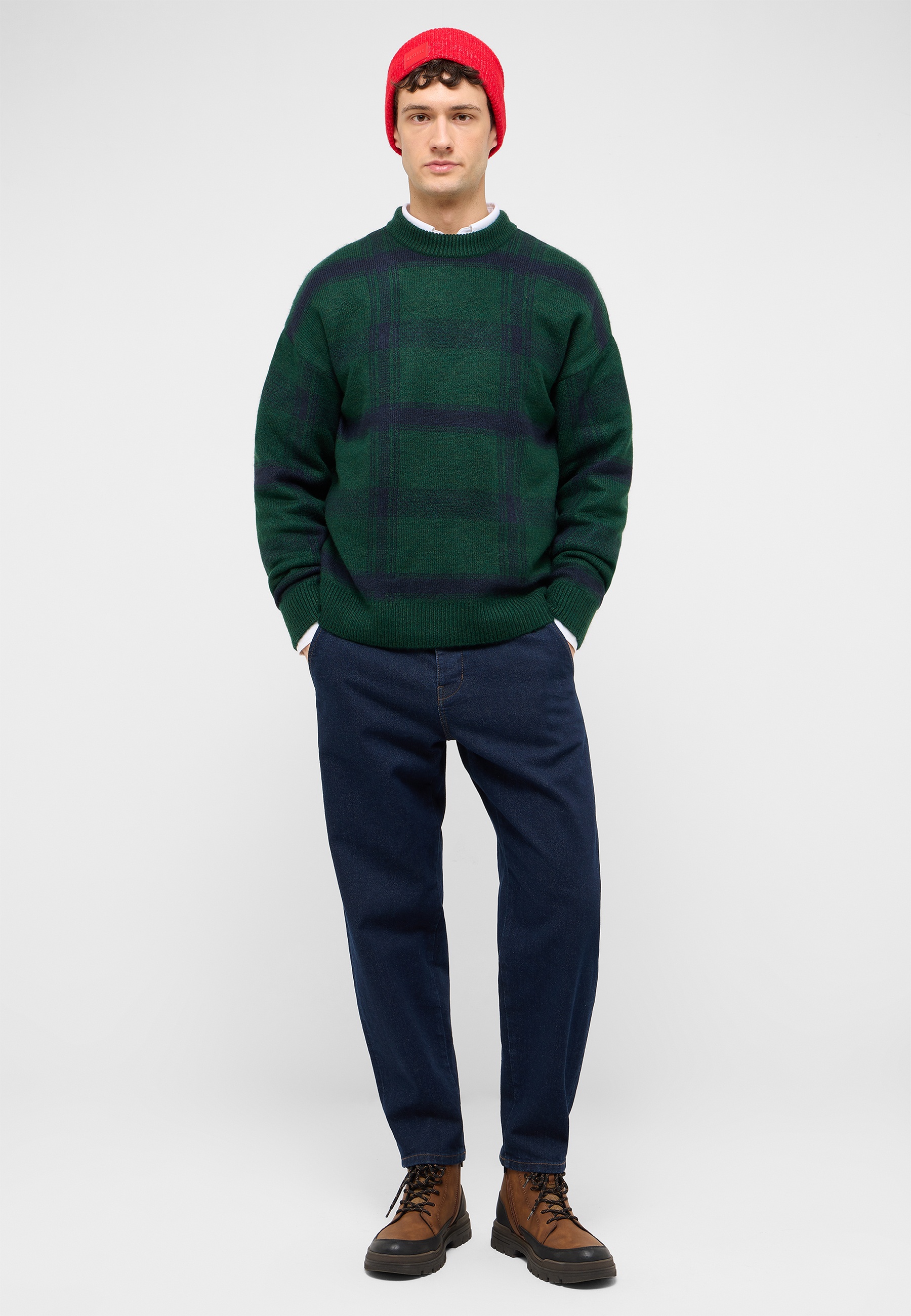 knit sweater, grüner kariert pullover, Rundhals, dunkle jeans, braune stiefel