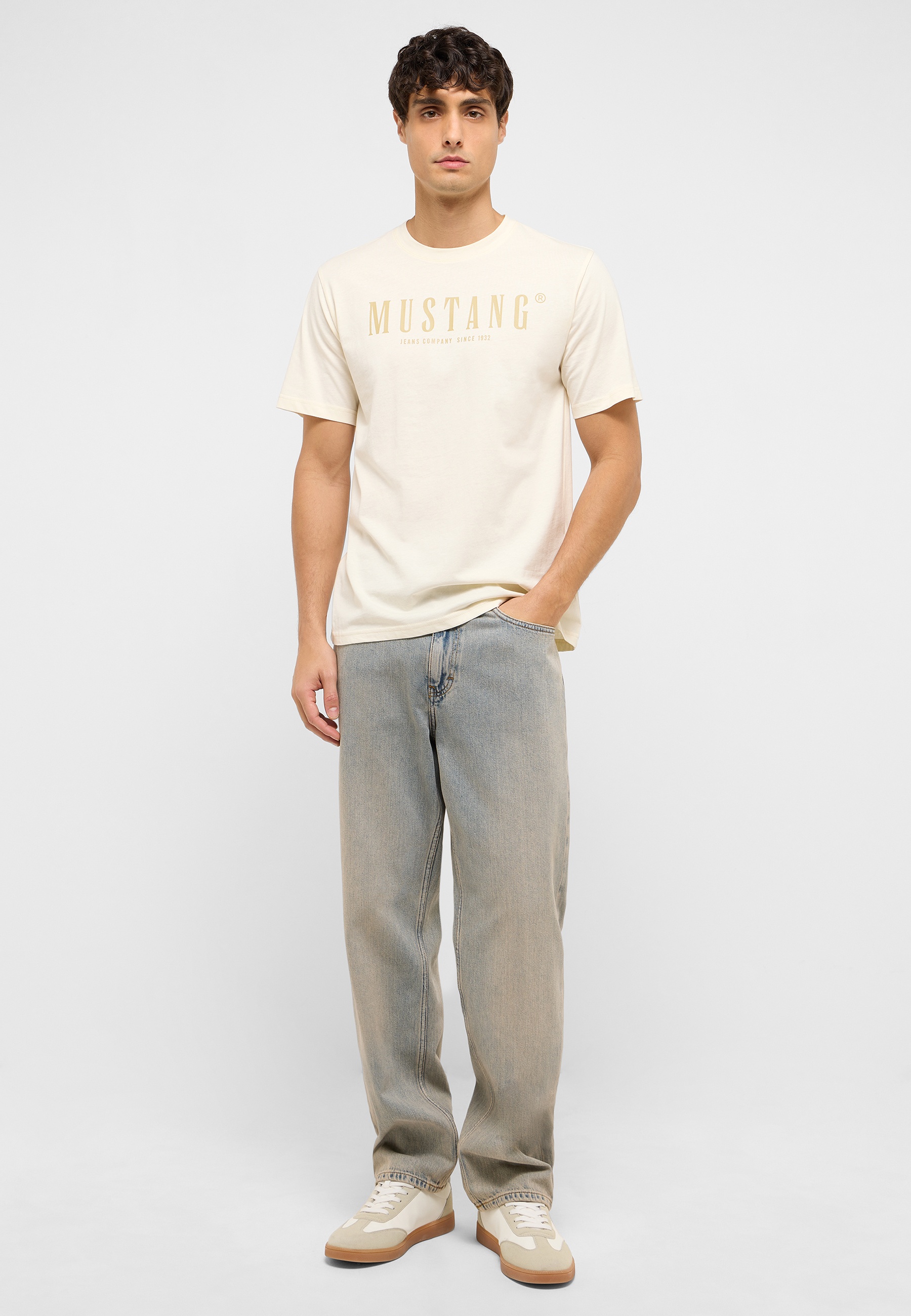 T-shirt, Hosen, Leinen, Person, Stehend