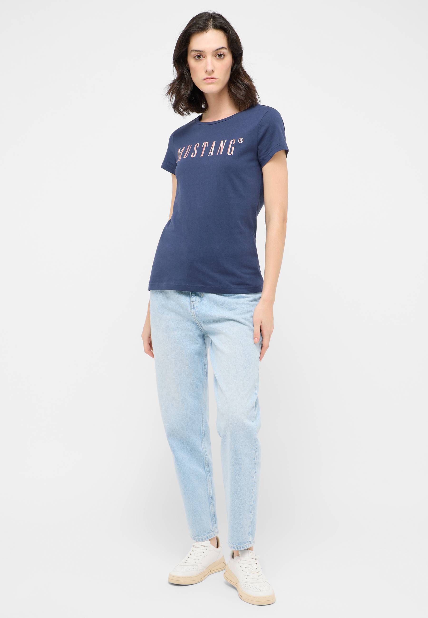 Hosen, T-shirt, Mädchen, Person, Jugendlich