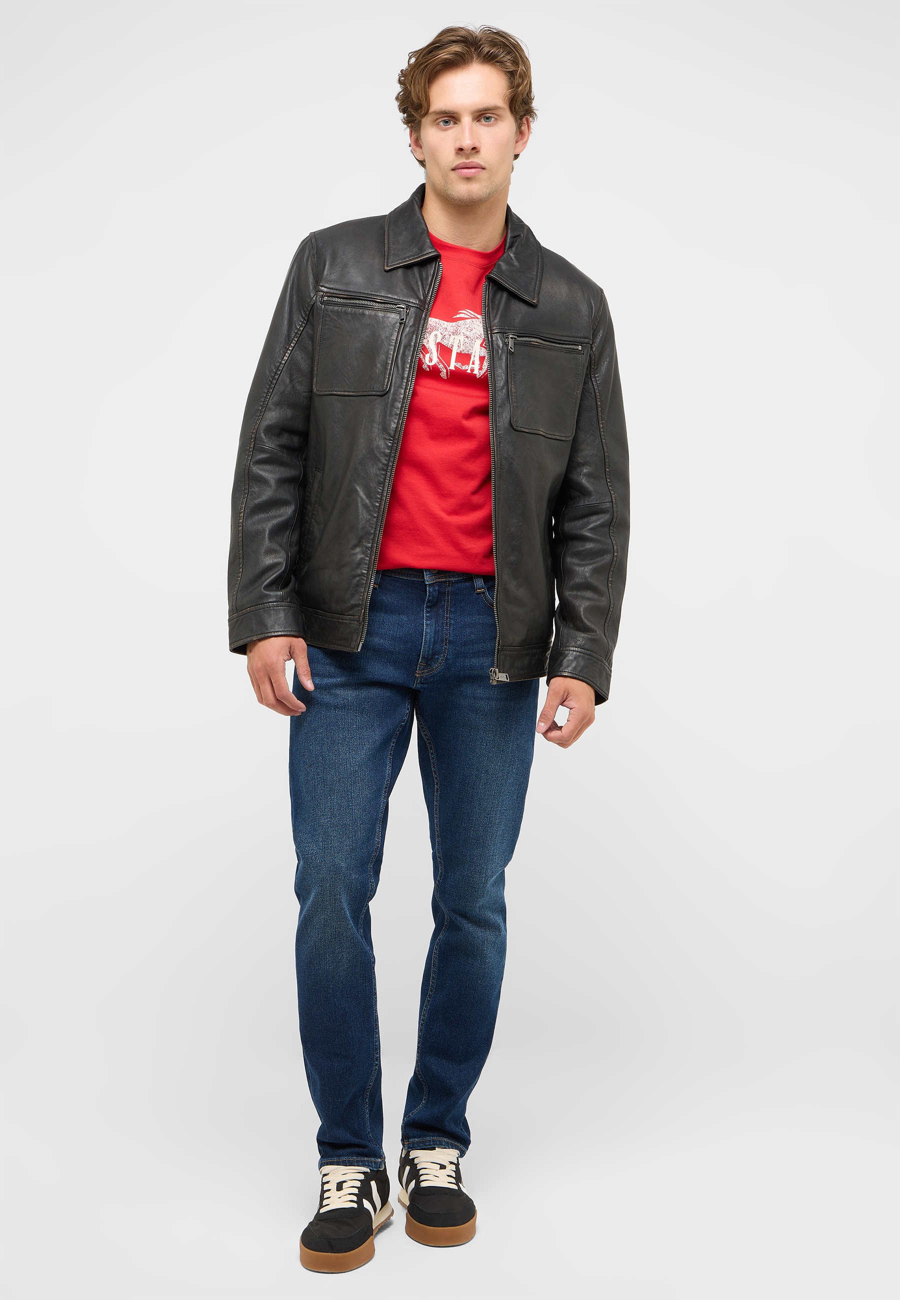 lederjacke, jacke, jeans, t-shirt, sportliche-style