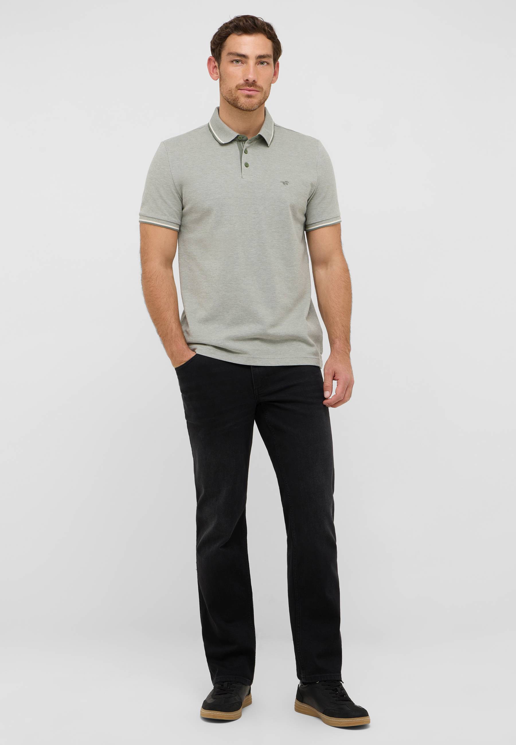 T-shirt, Hosen, Person, Stehend, Mann