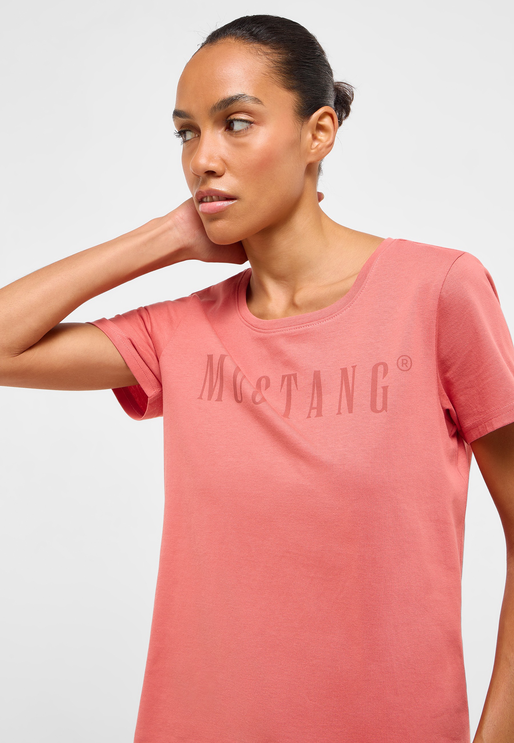 Bekleidung, T-shirt, Person, Kopf, Gesicht