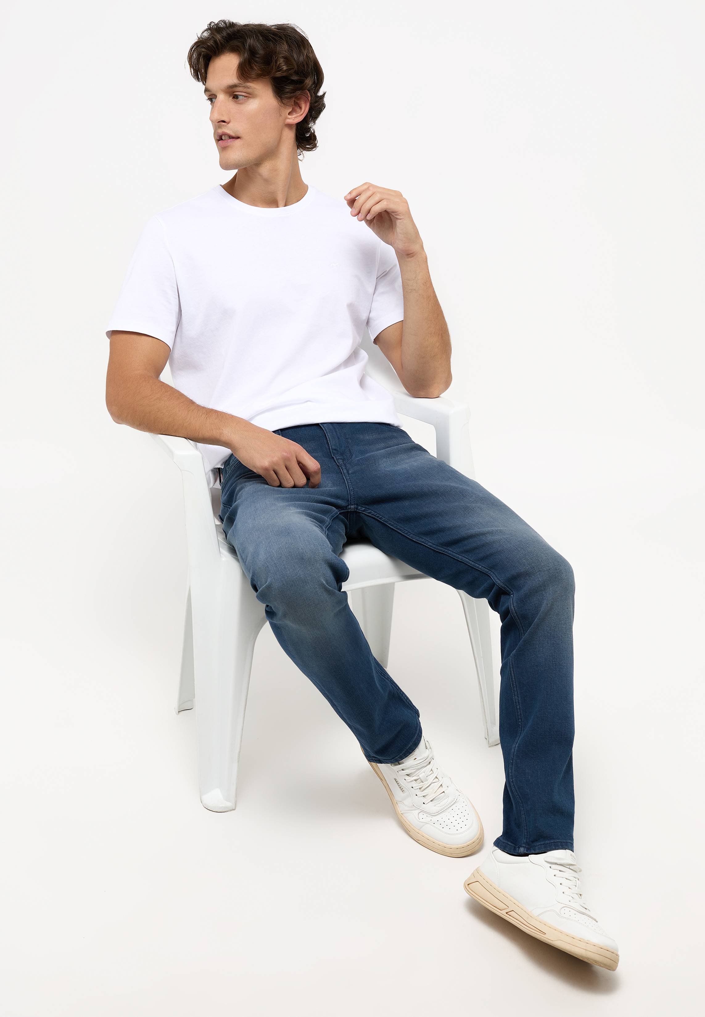 Hosen, Person, Sitzen, Jeans, Jugendlich