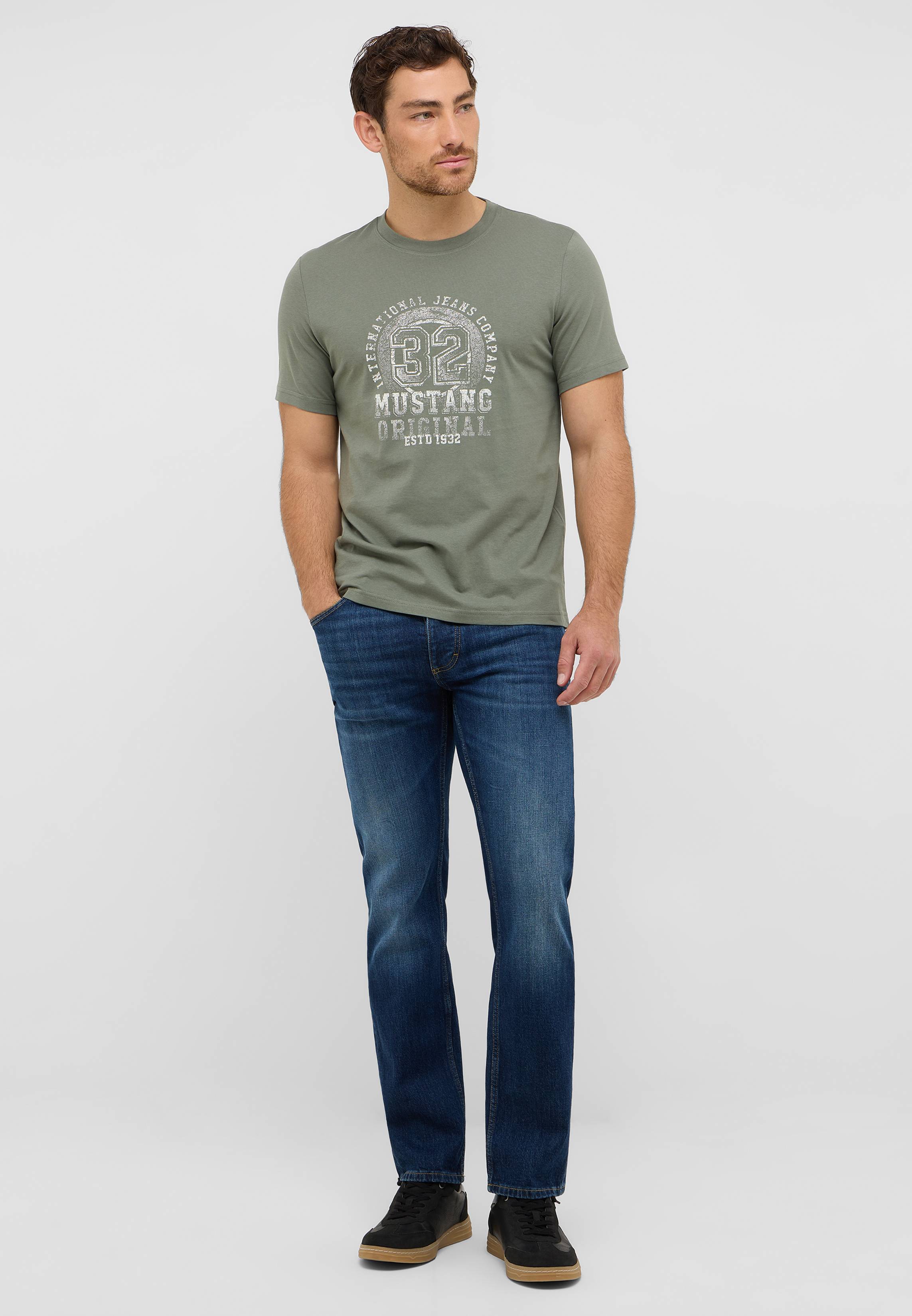 T-shirt, Hosen, Person, Jeans, Hemd