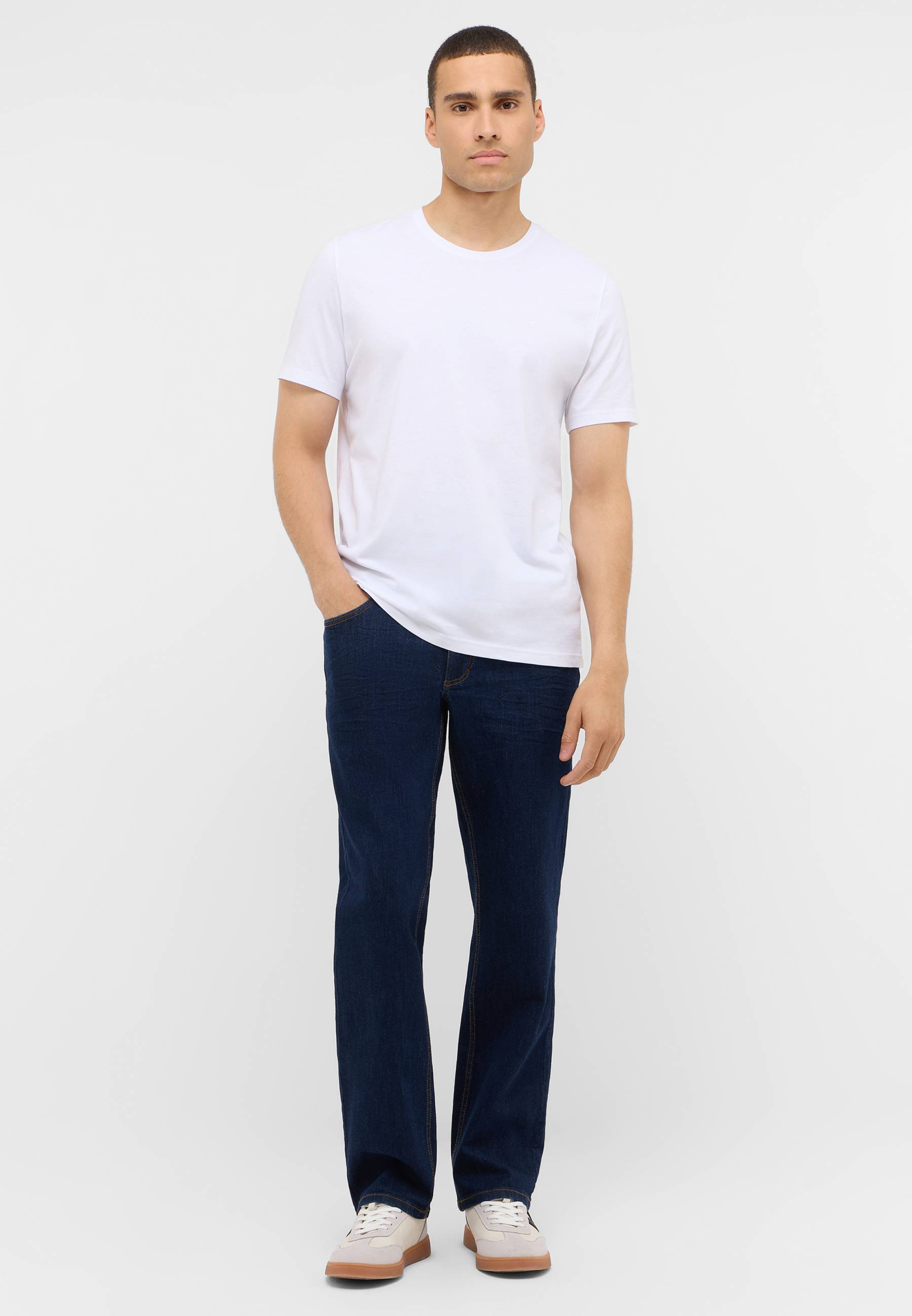 T-shirt, Hosen, Person, Stehend, Mann