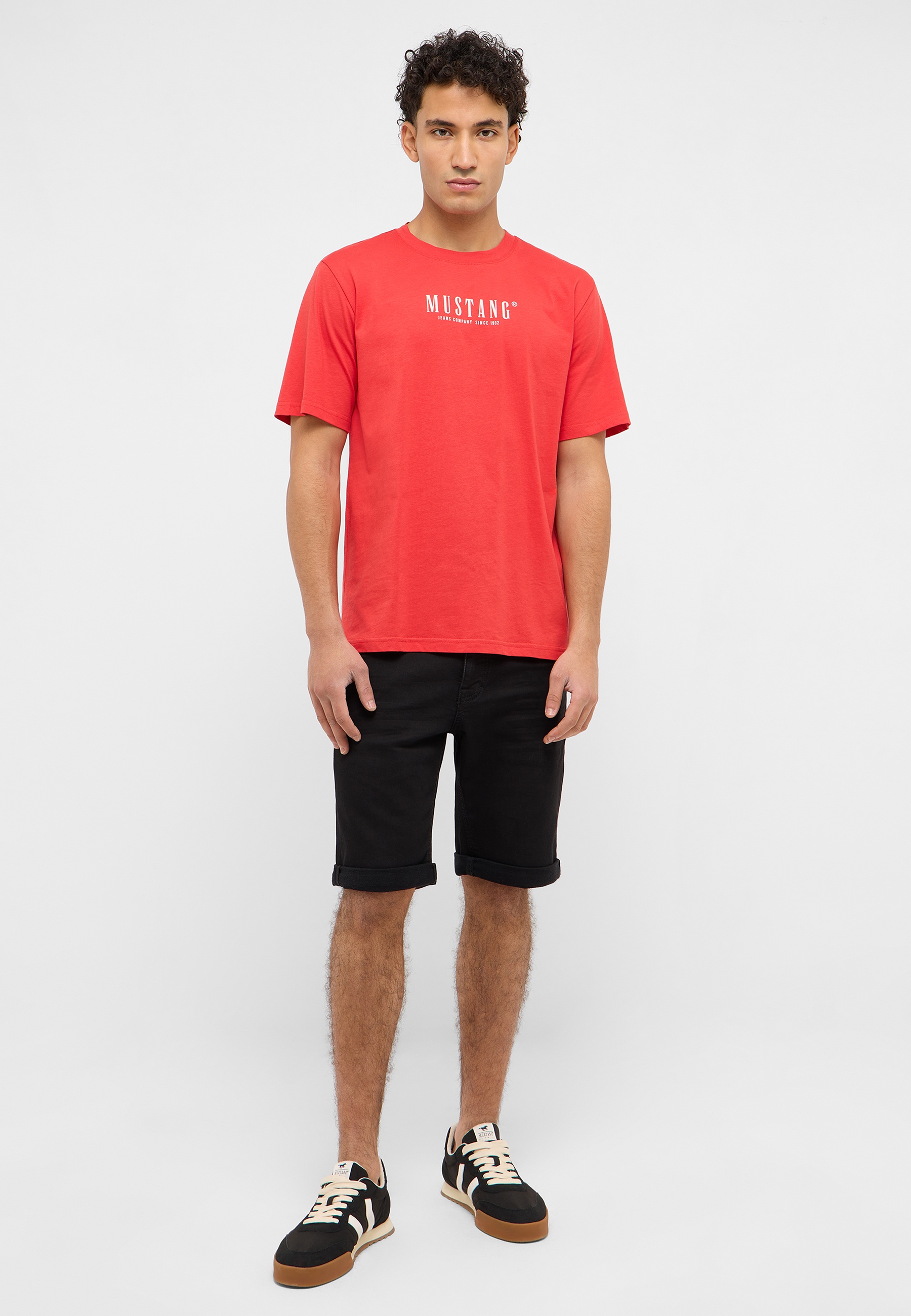 T-shirt, Kurze Hosen, Junge, Person, Jugendlich