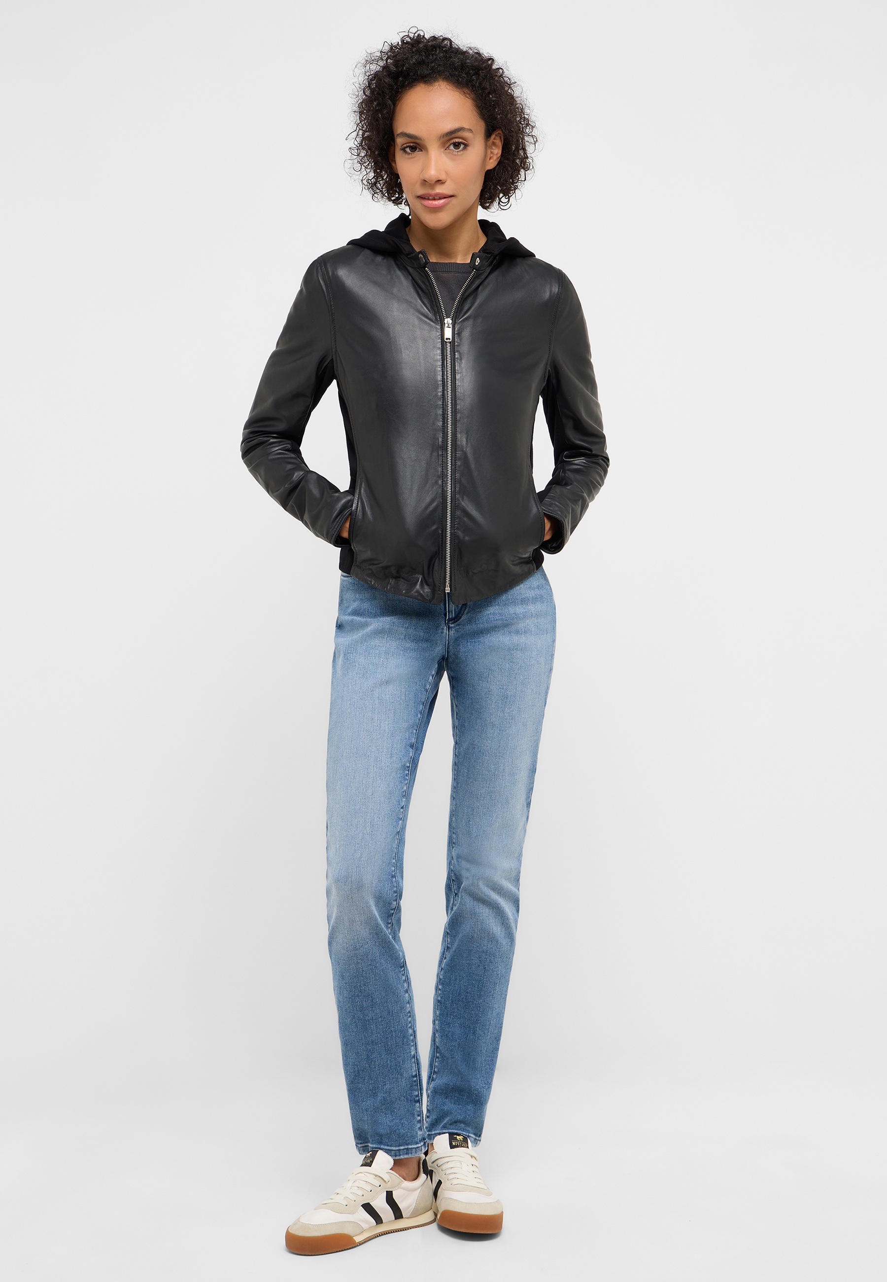 Mantel, Jacke, Jeans, Hosen, Person