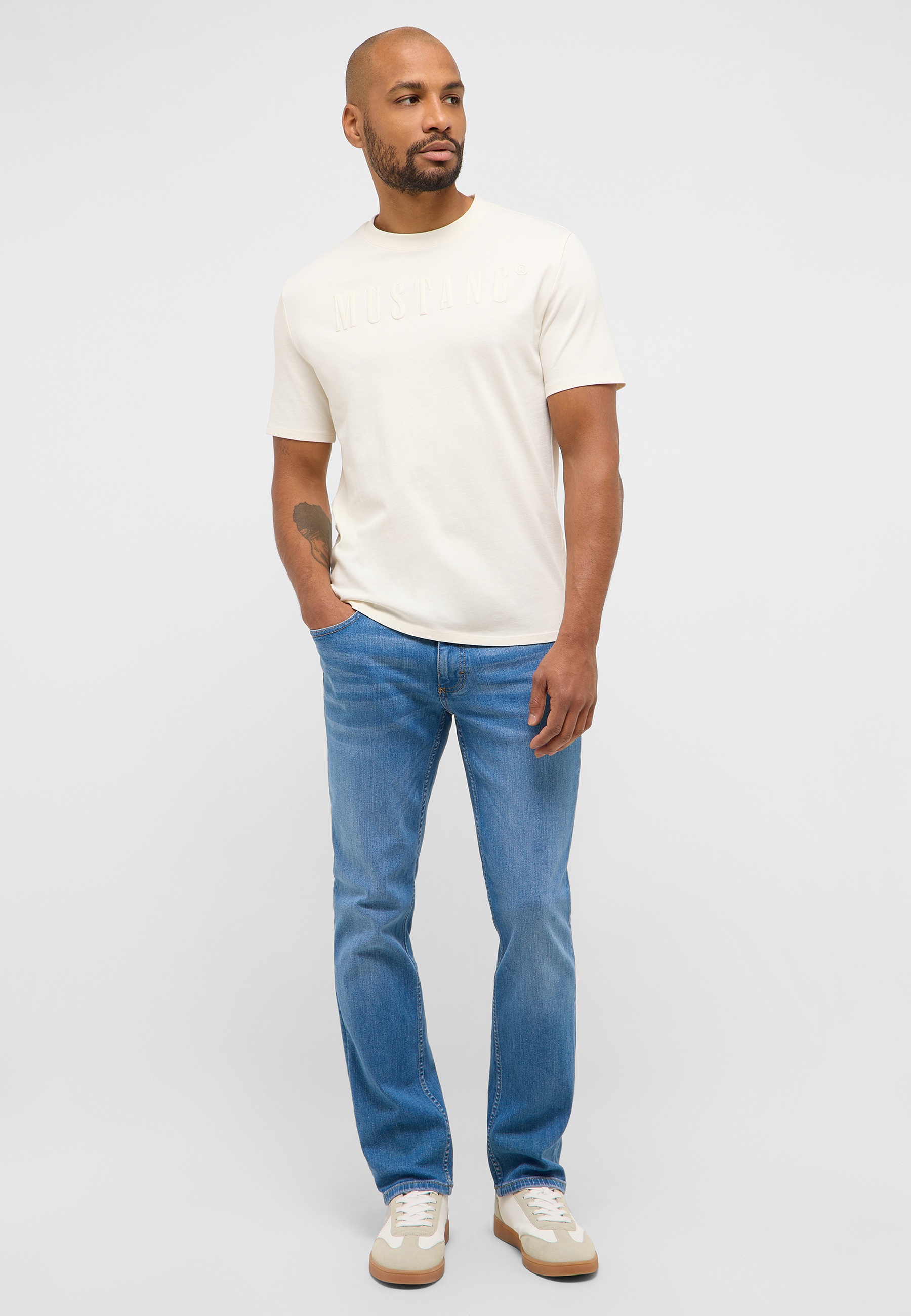 Hosen, T-shirt, Person, Stehend, Jeanshose