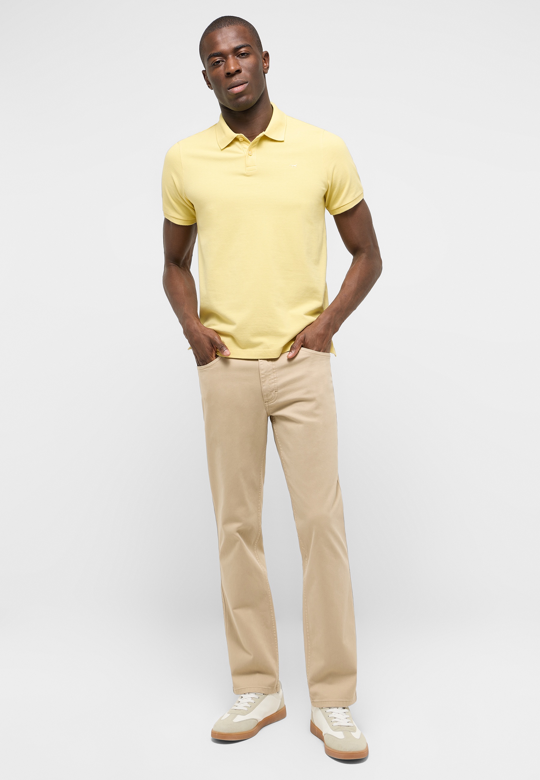 Polohemd, Kurzarm, Gelb, Baumwolle, Polo-T-Shirt, Beige Hose, khaki Hose