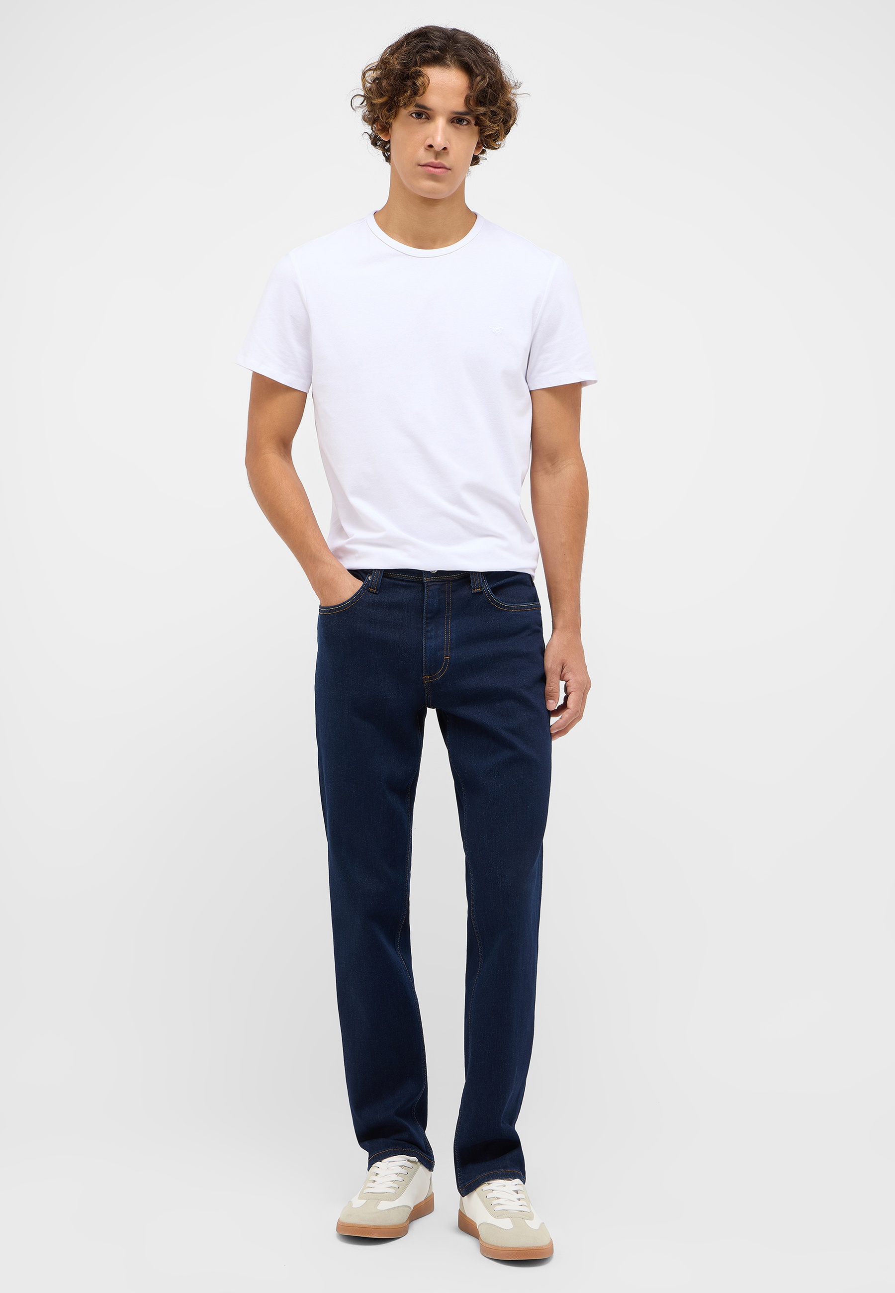 Bekleidung, Hosen, T-shirt, Person