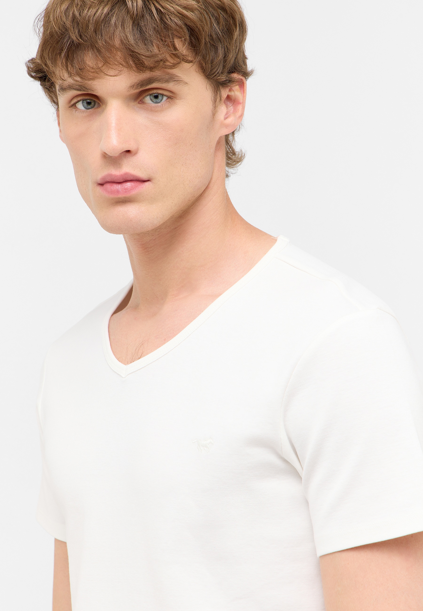 T-shirt, Gesicht, Kopf, Hals, Person