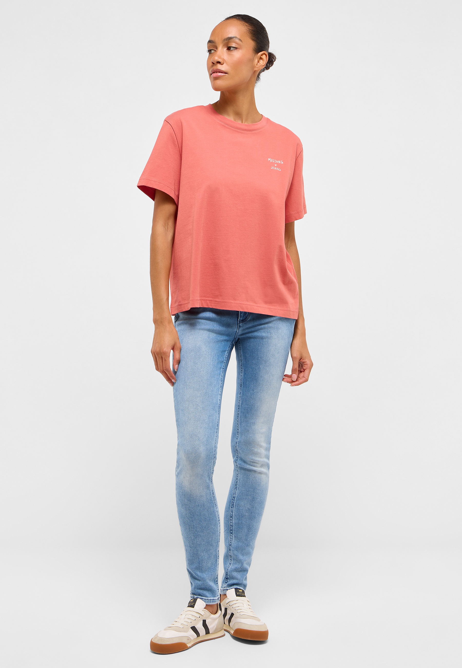 T-shirt, Hosen, Jeanshose, Person, Stehend