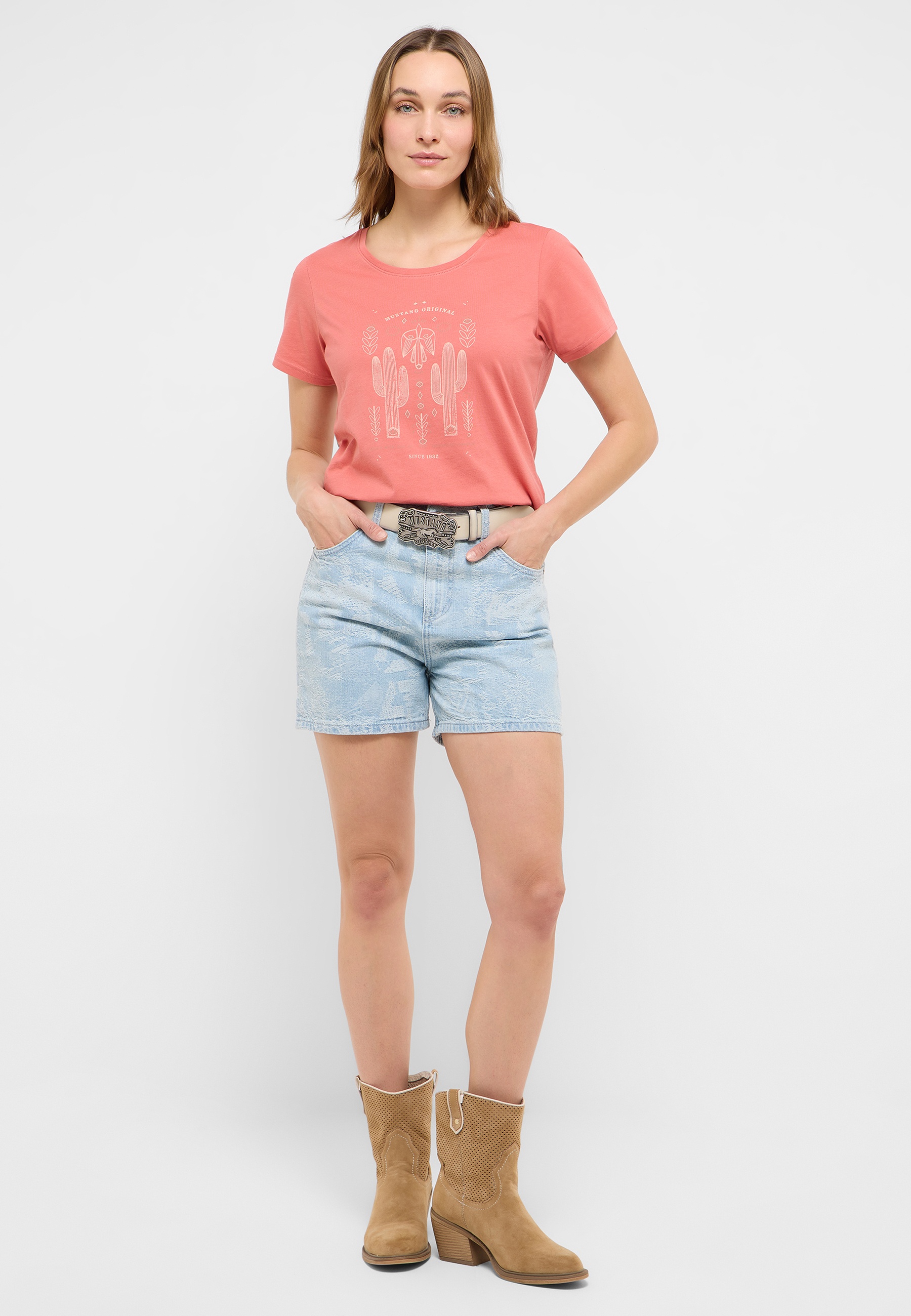 Bekleidung, Kurze Hosen, Person, Schuhe, Schuh