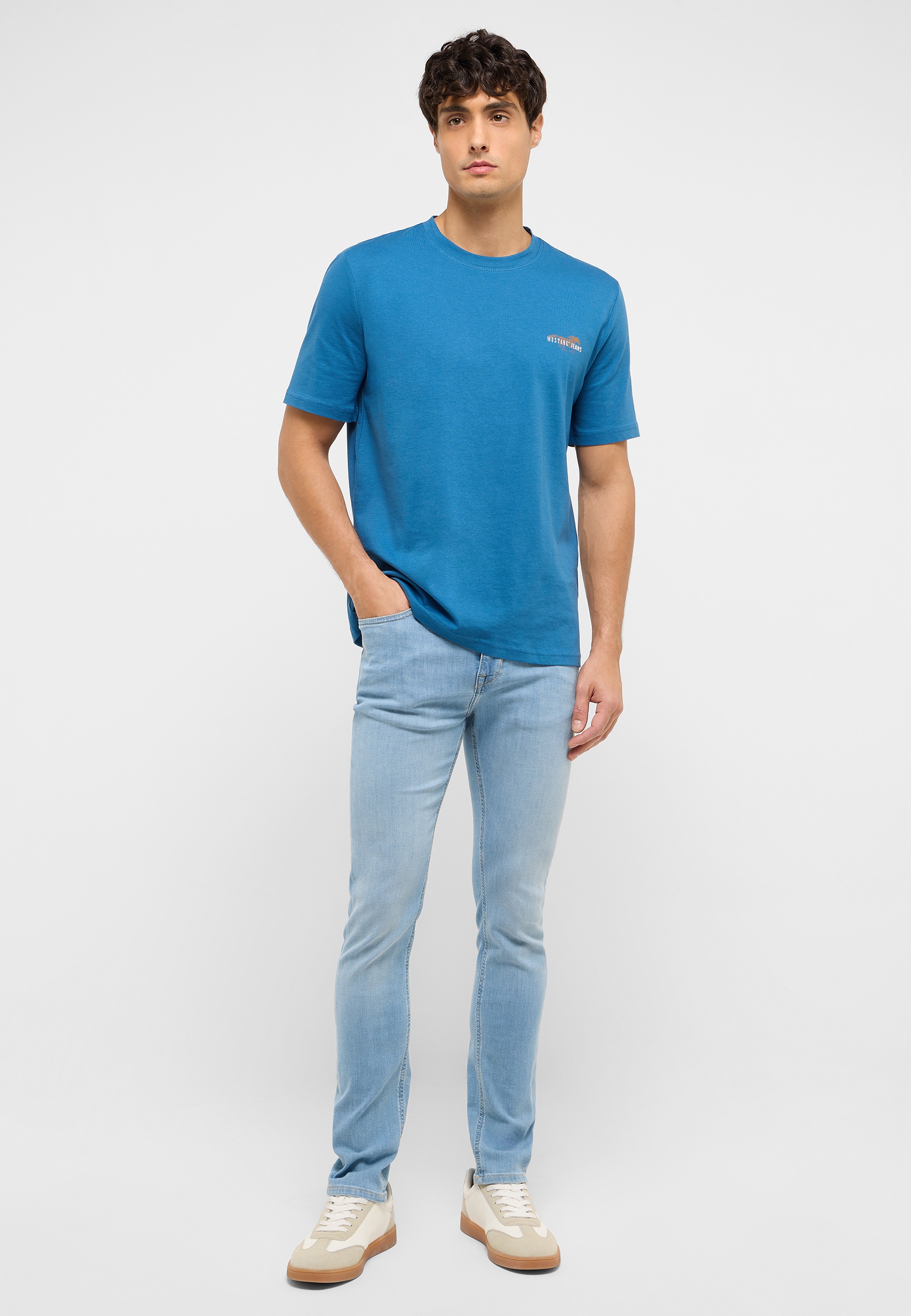 Hosen, T-shirt, Person, Stehend, Jeanshose