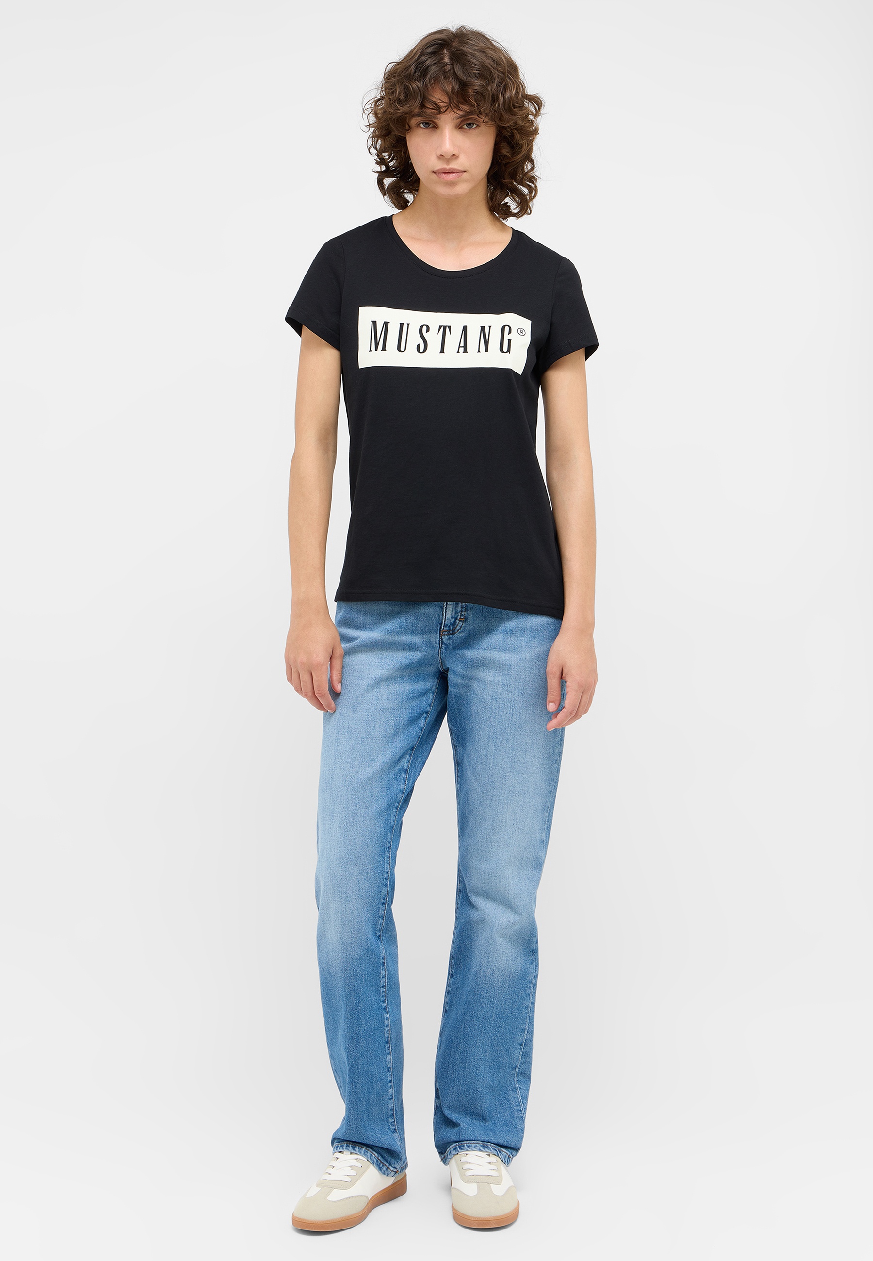 T-shirt, Hosen, Junge, Person, Jugendlich