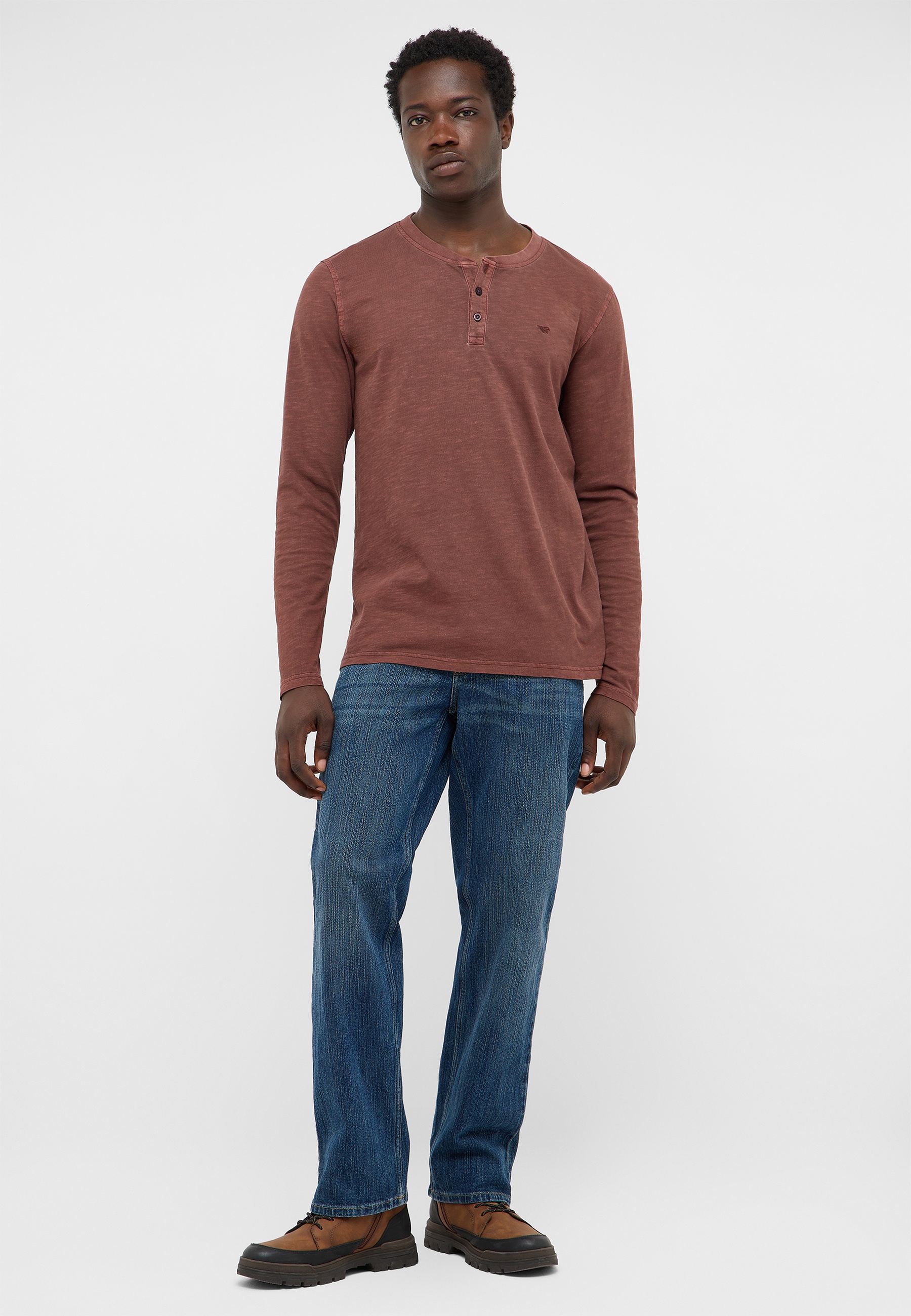 Henley Langarmshirt, Rosa Braun, Hemdähnliches Top, Langärmliges Shirt, Jeans