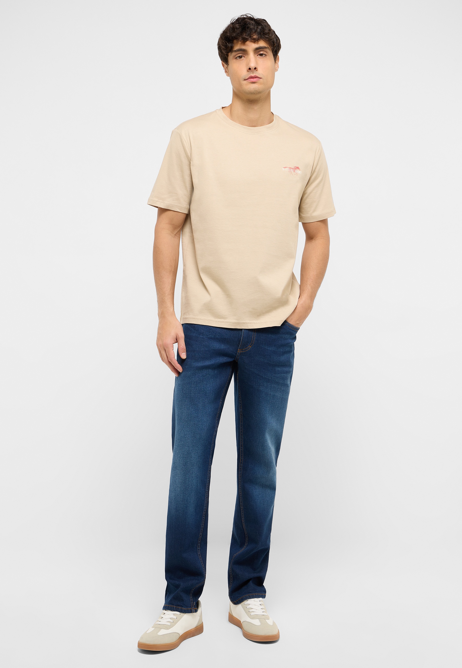 T-shirt, Hosen, Erwachsener, Mann, Person