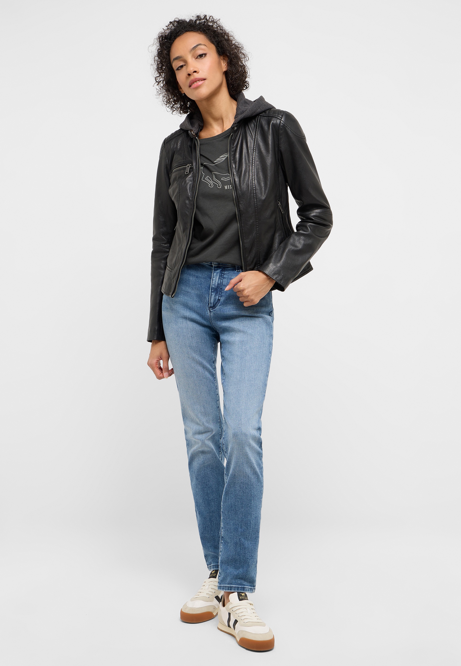 Mantel, Jacke, Hosen, Jeans, Person